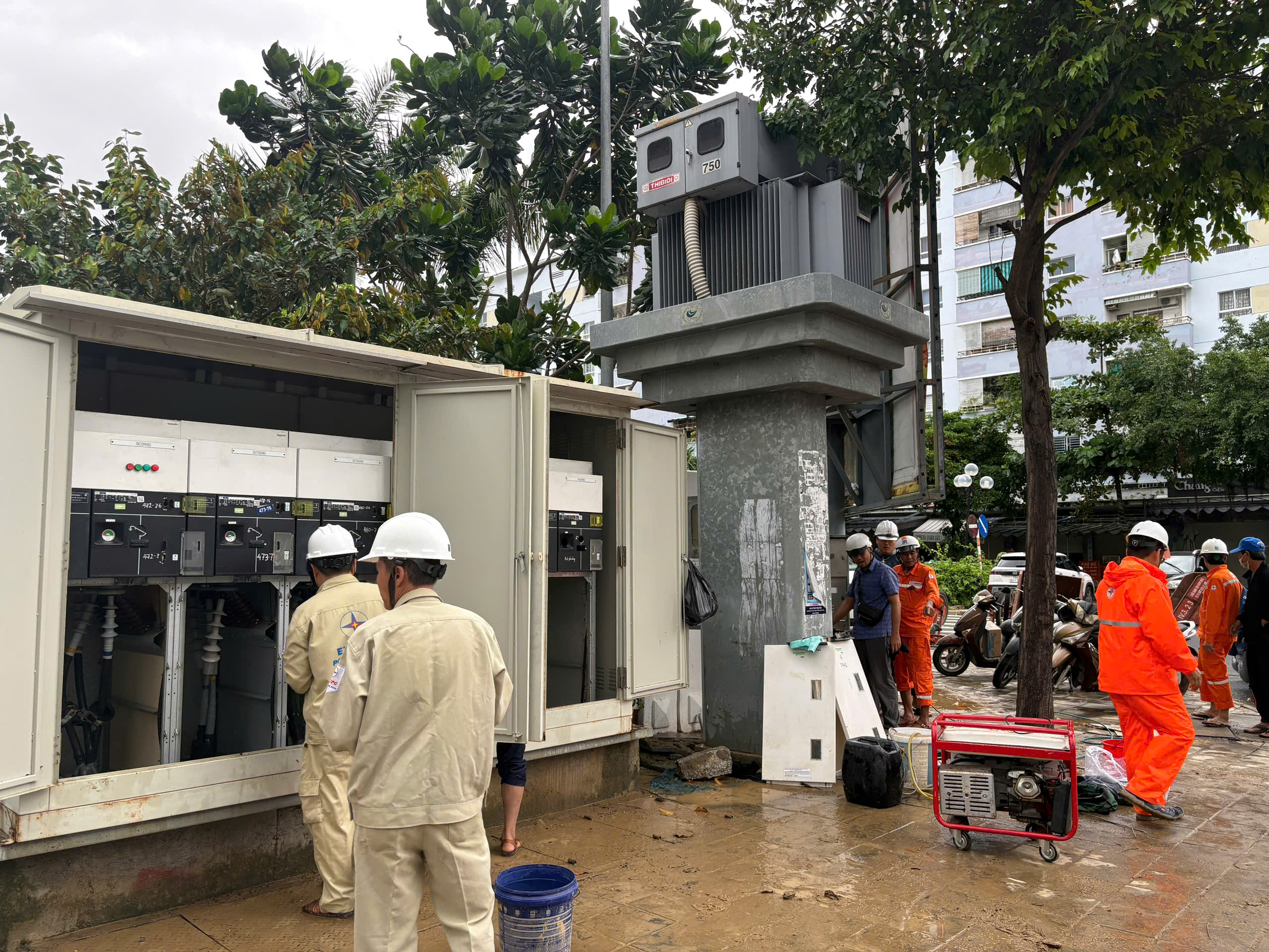 Khôi phục điện cho 881 . 000 Khách hàng miền Trung sau mưa lũ nghiêm trọng - Ảnh 9.