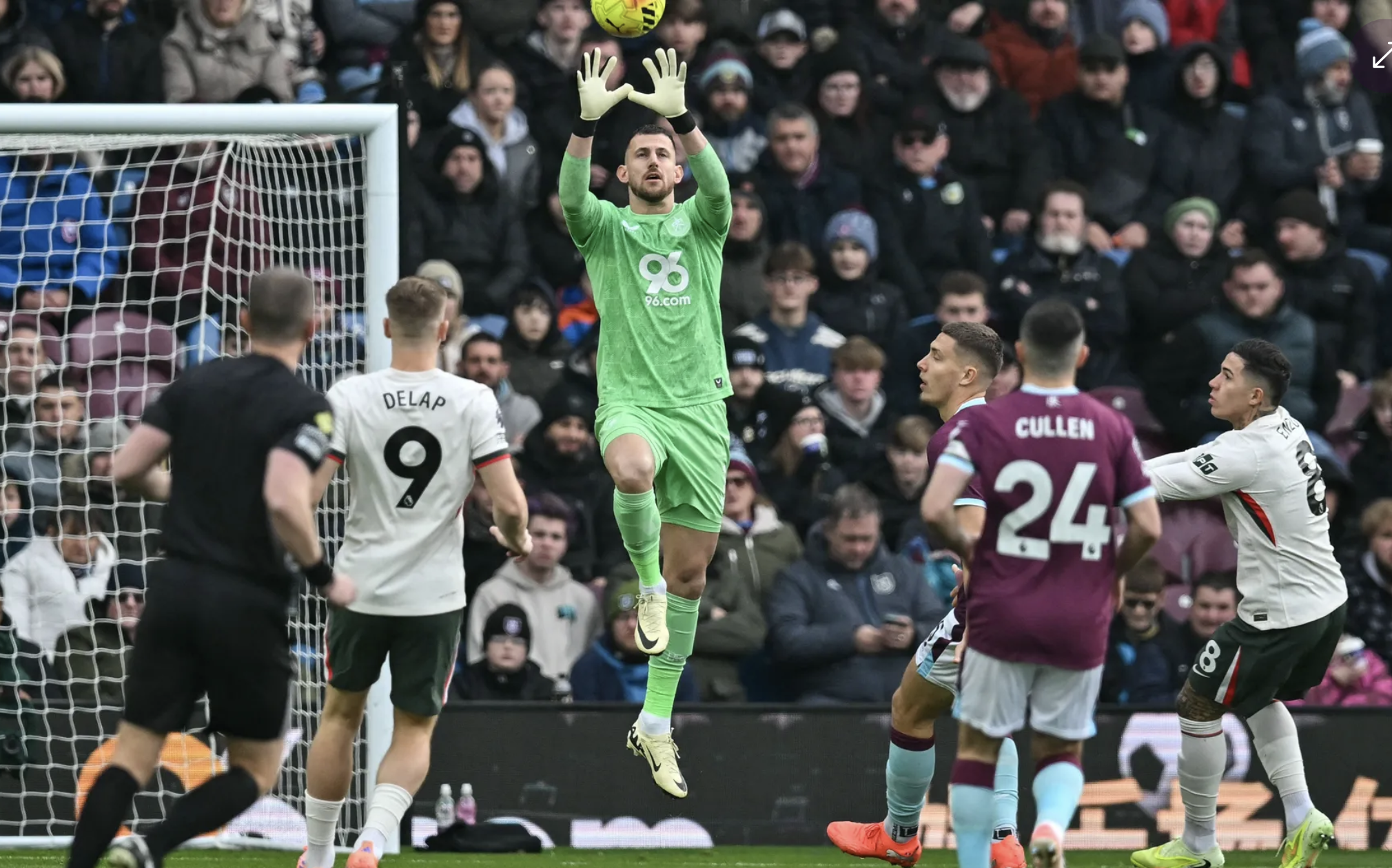 Hạ chủ nhà Burnley, Chelsea lần đầu lên Top 2 Ngoại hạng - Ảnh 1.