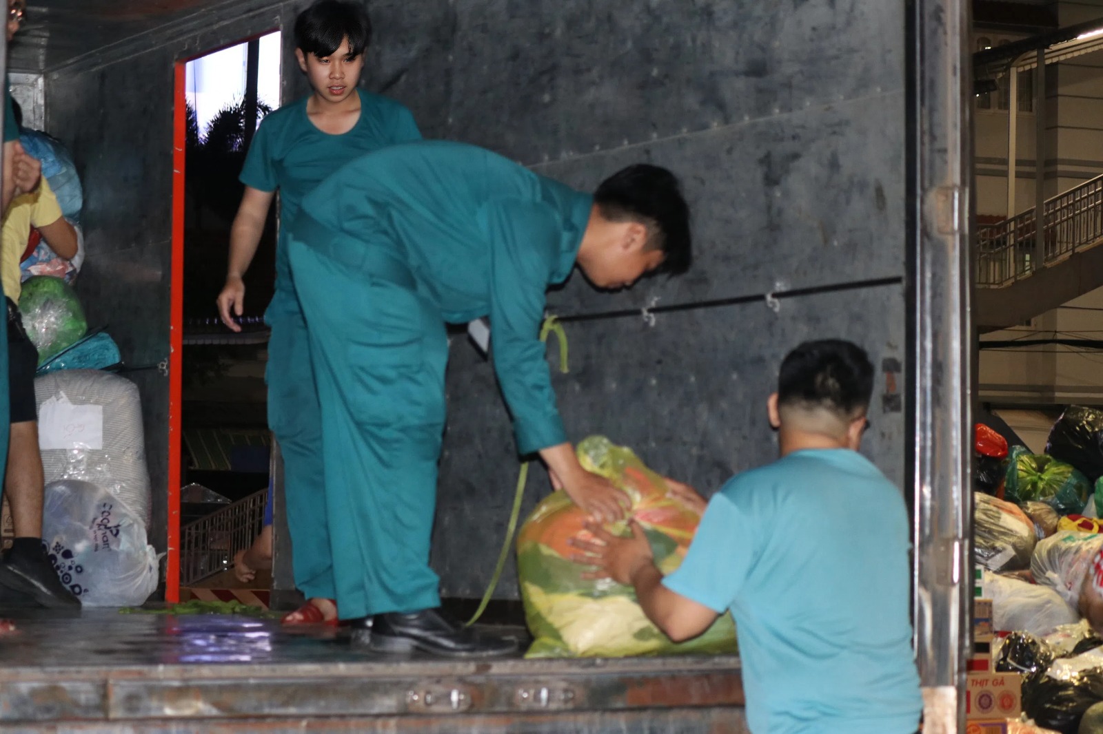 TPHCM không ngủ vì miền Trung thân yêu - Ảnh 8.