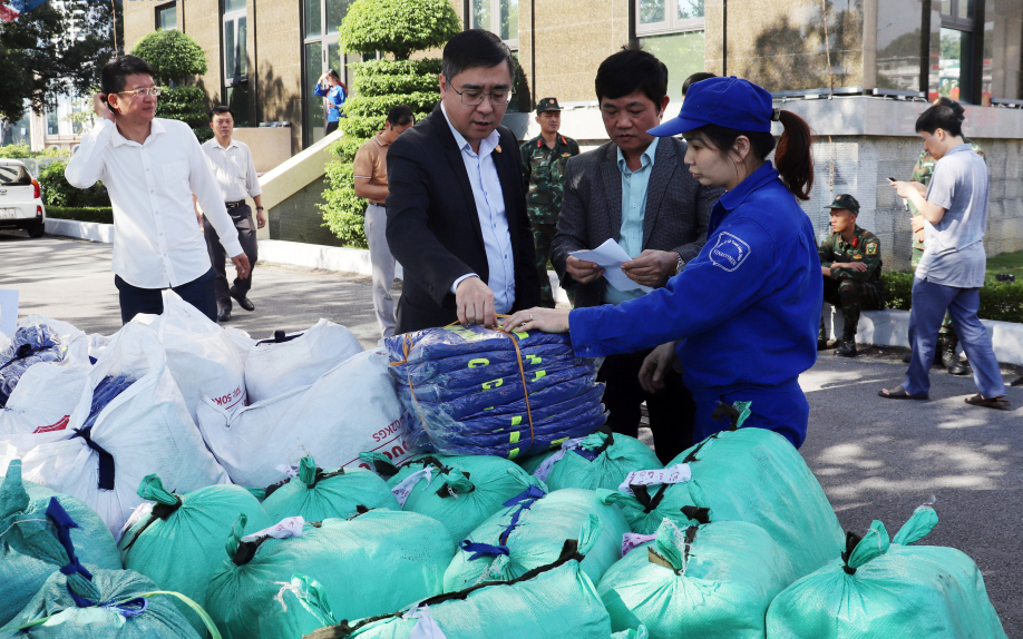 Quảng Ninh tập trung tổng lực, khẩn trương chi viện Lâm Đồng khắc phục hậu quả mưa lũ - Ảnh 2.