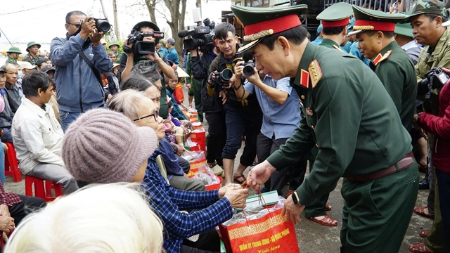 Nation mobilises support for flood-hit communities  - Ảnh 1.