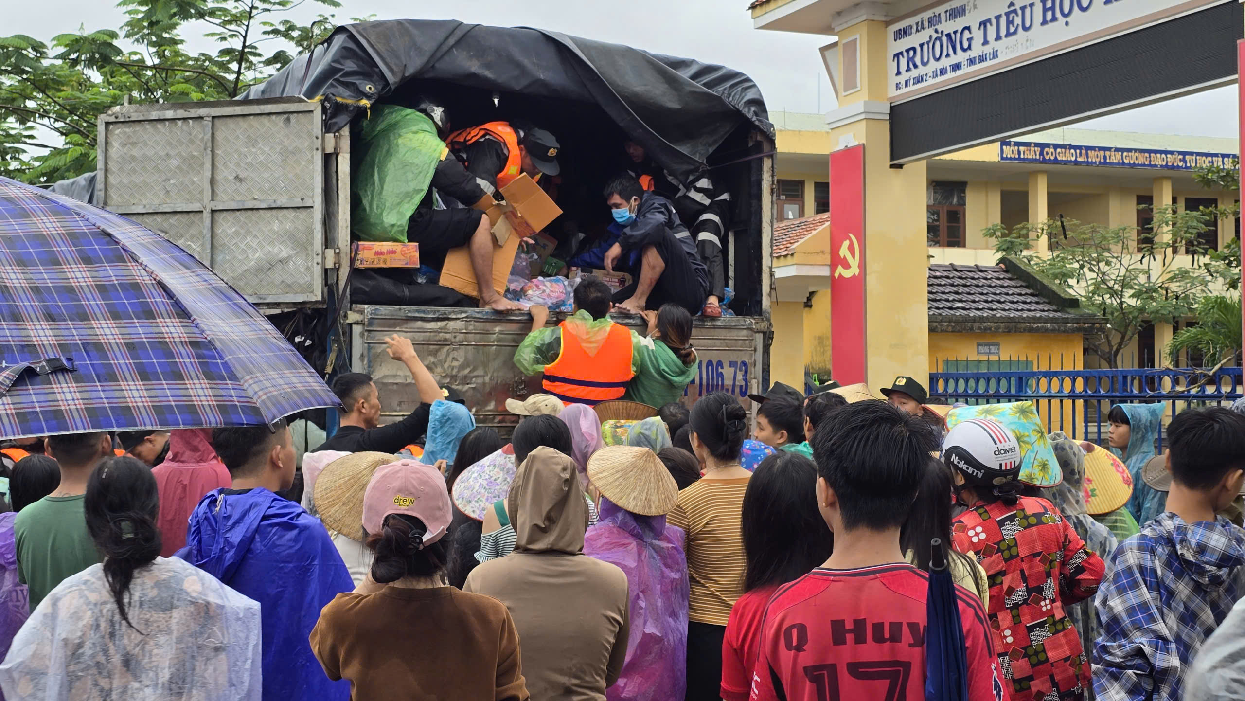 Cảnh tan thương vùng rốn lũ hòa Thịnh: Nỗi đau và sự khắc nghiệt của thiên nhiên - Ảnh 1.