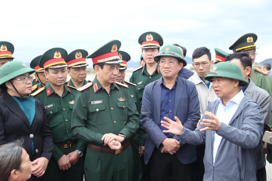 Đại tướng Phan Văn Giang: Không để người dân vùng lũ bị bỏ lại phía sau - Ảnh 2.