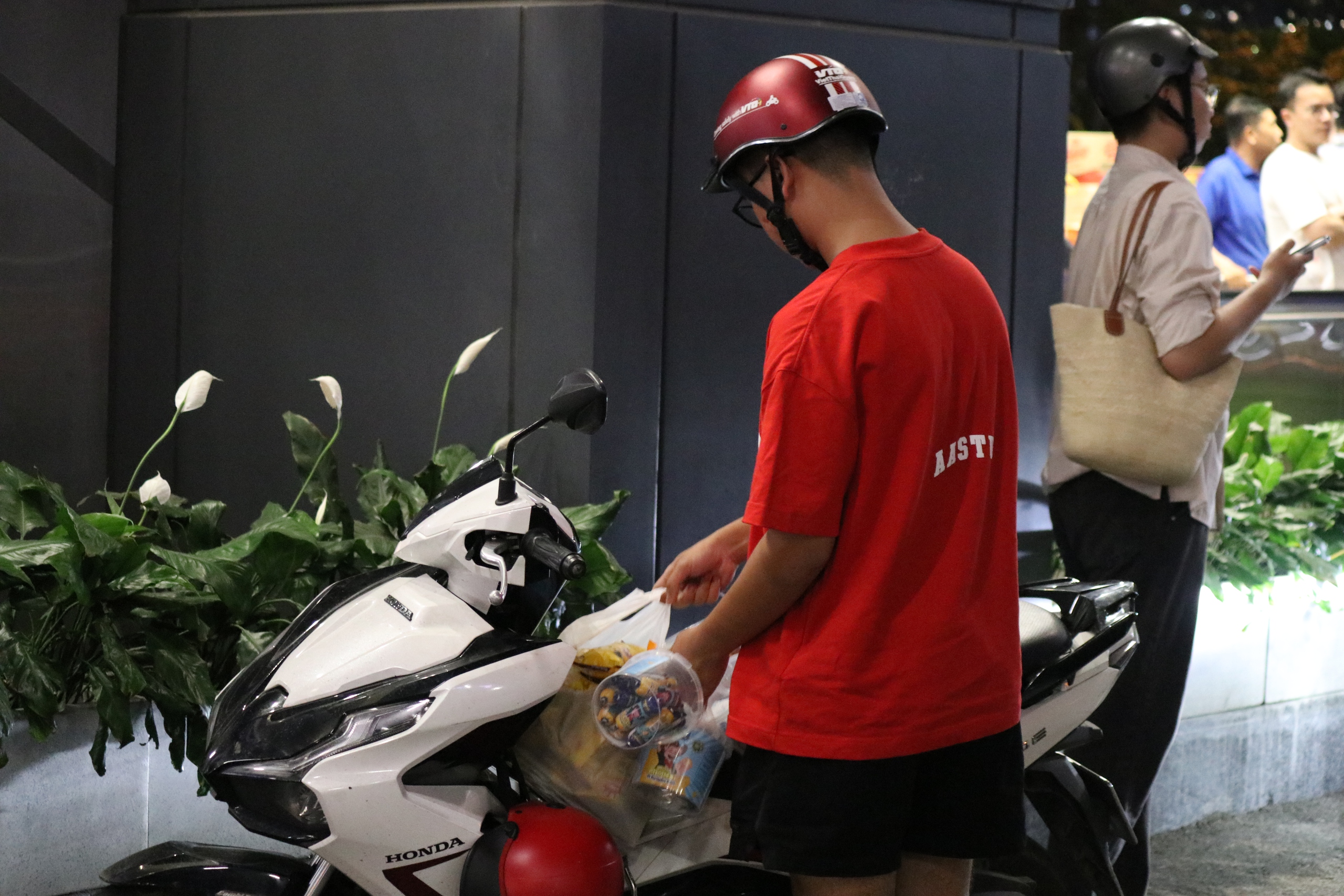 TPHCM không ngủ vì miền Trung thân yêu - Ảnh 3.