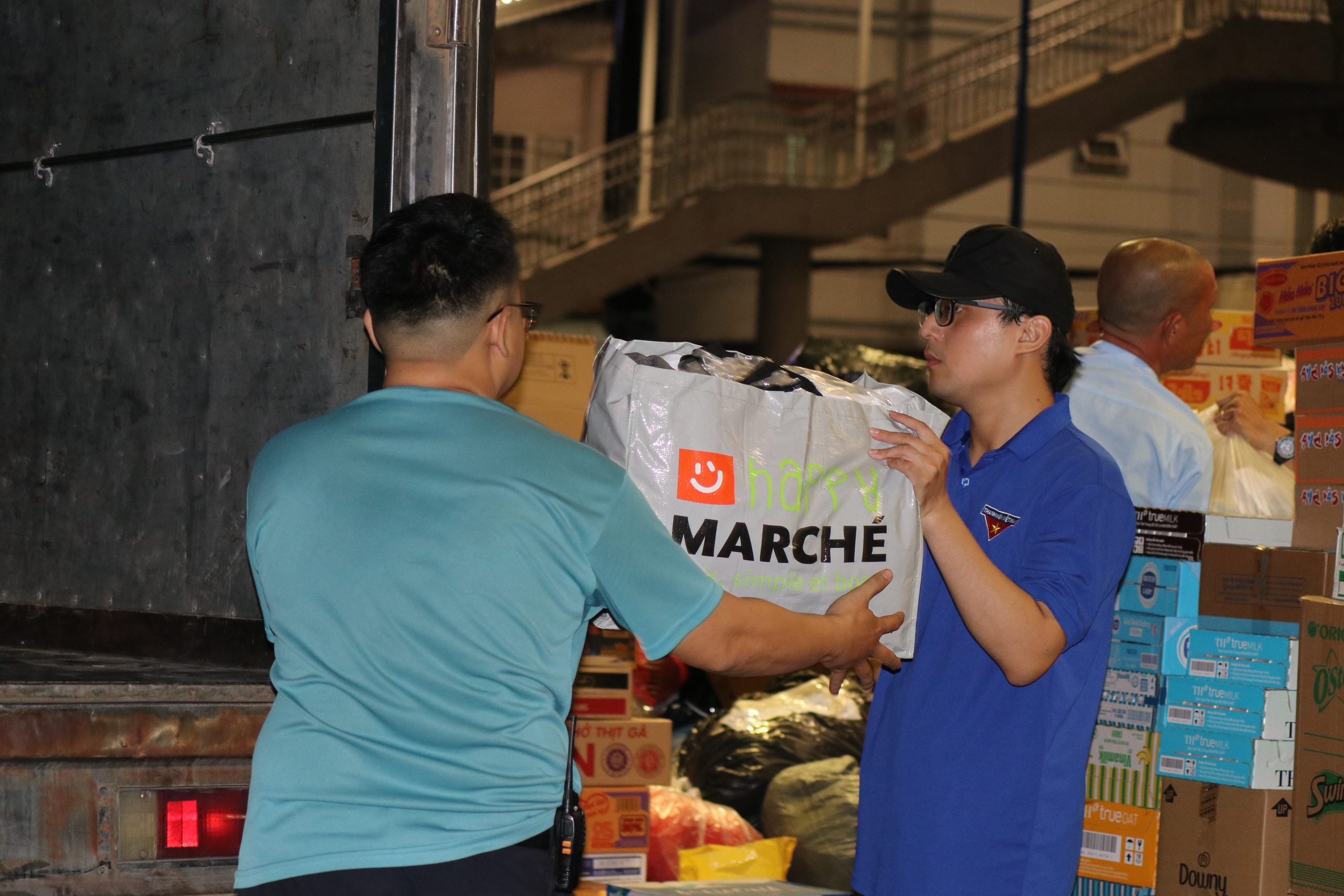 TPHCM không ngủ vì miền Trung thân yêu - Ảnh 15.