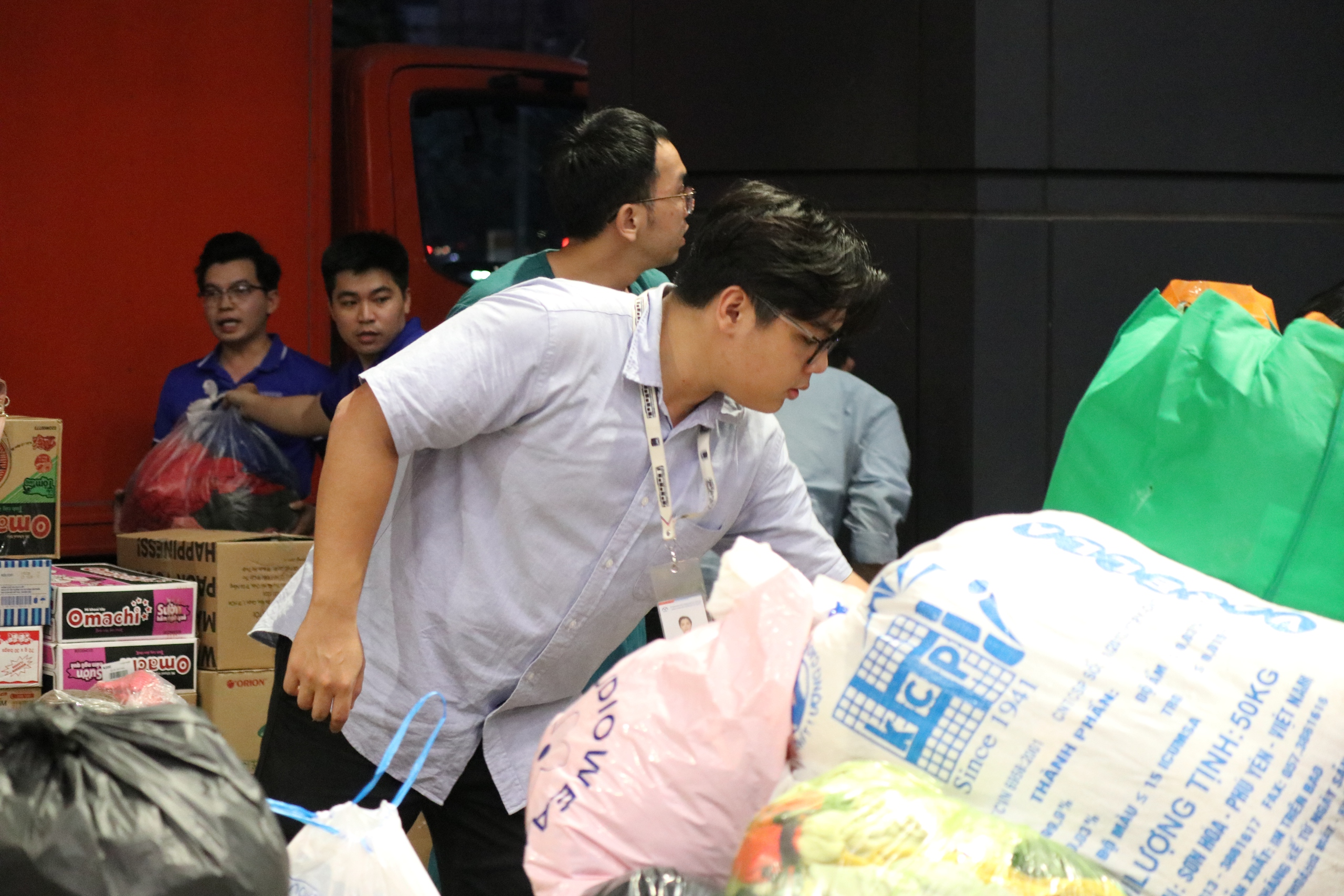 TPHCM không ngủ vì miền Trung thân yêu - Ảnh 16.