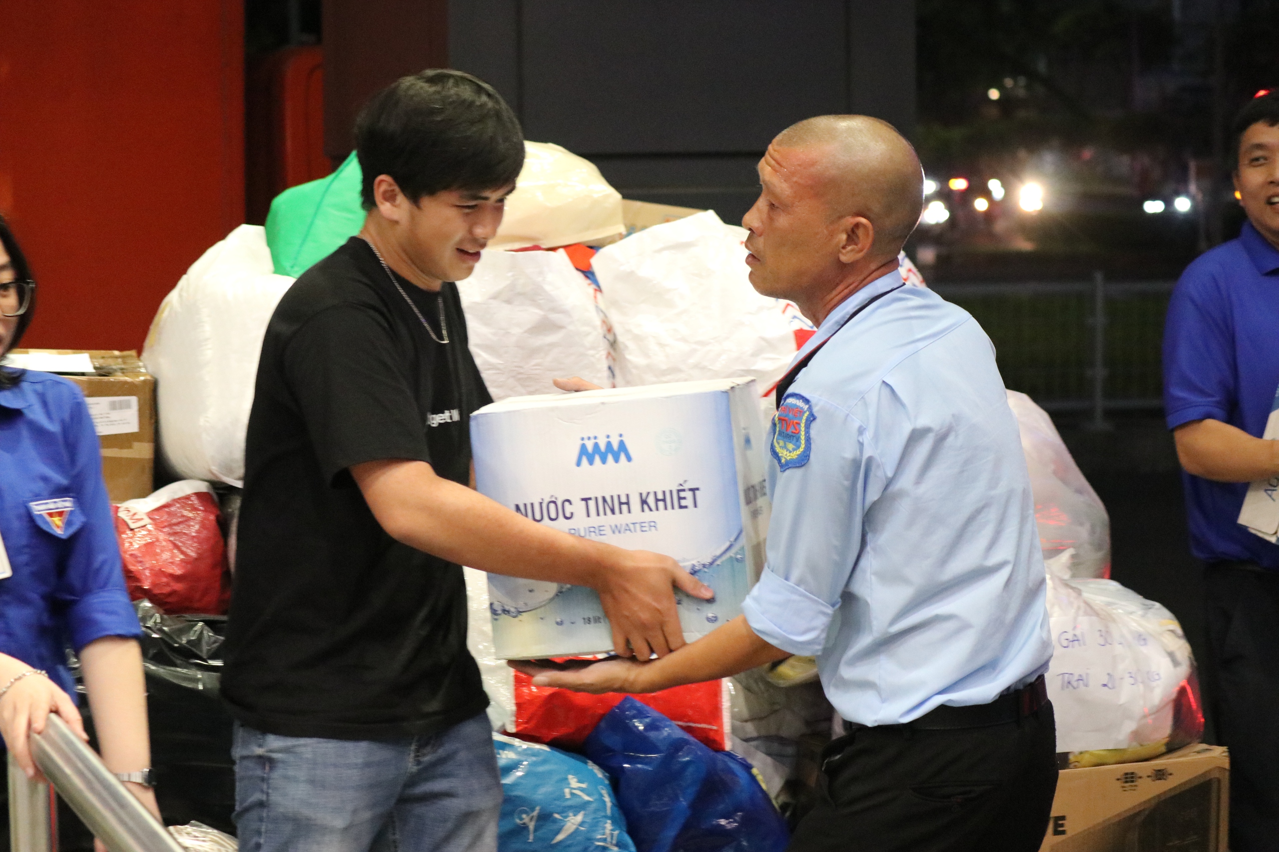 TPHCM không ngủ vì miền Trung thân yêu - Ảnh 12.