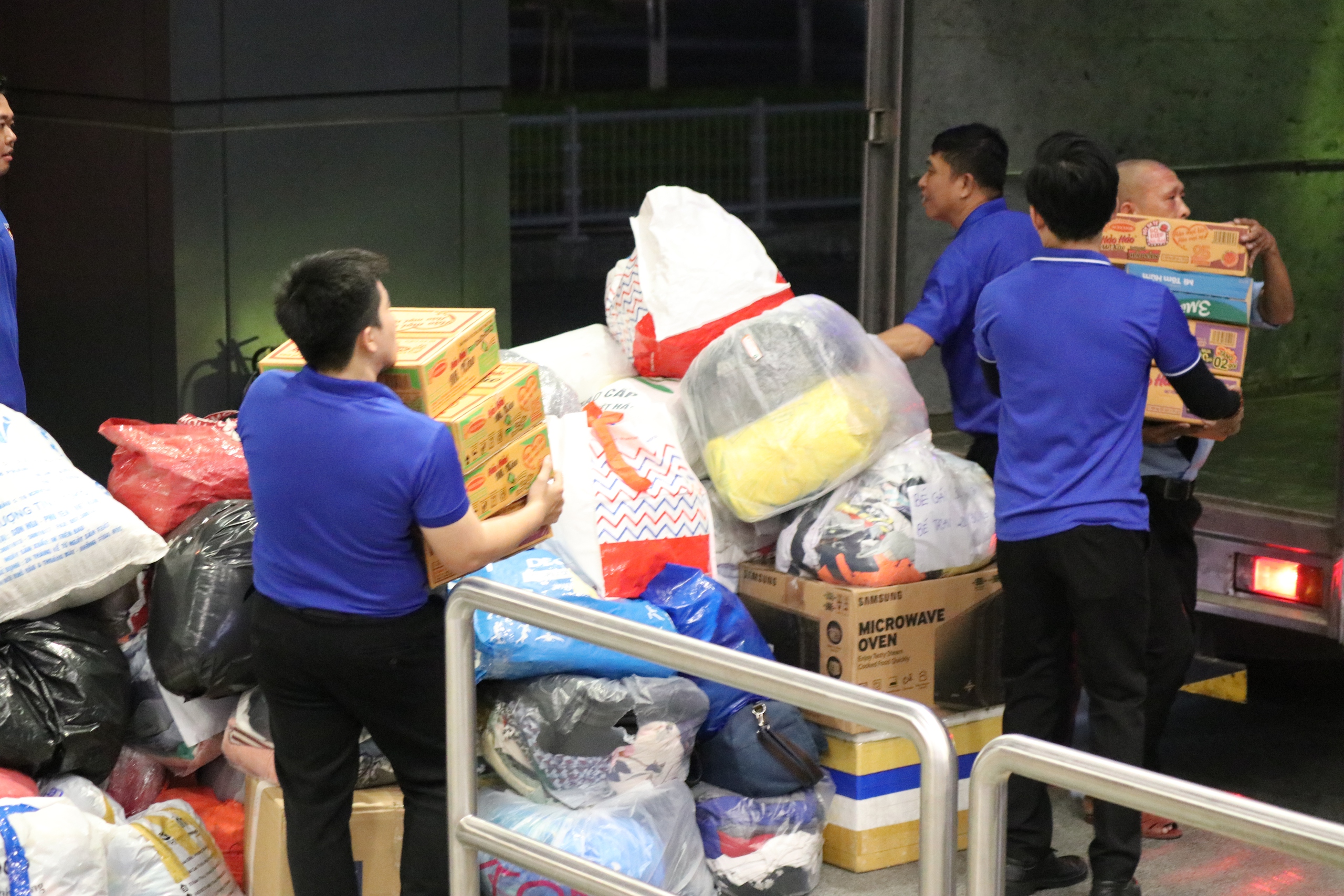 TPHCM không ngủ vì miền Trung thân yêu - Ảnh 7.