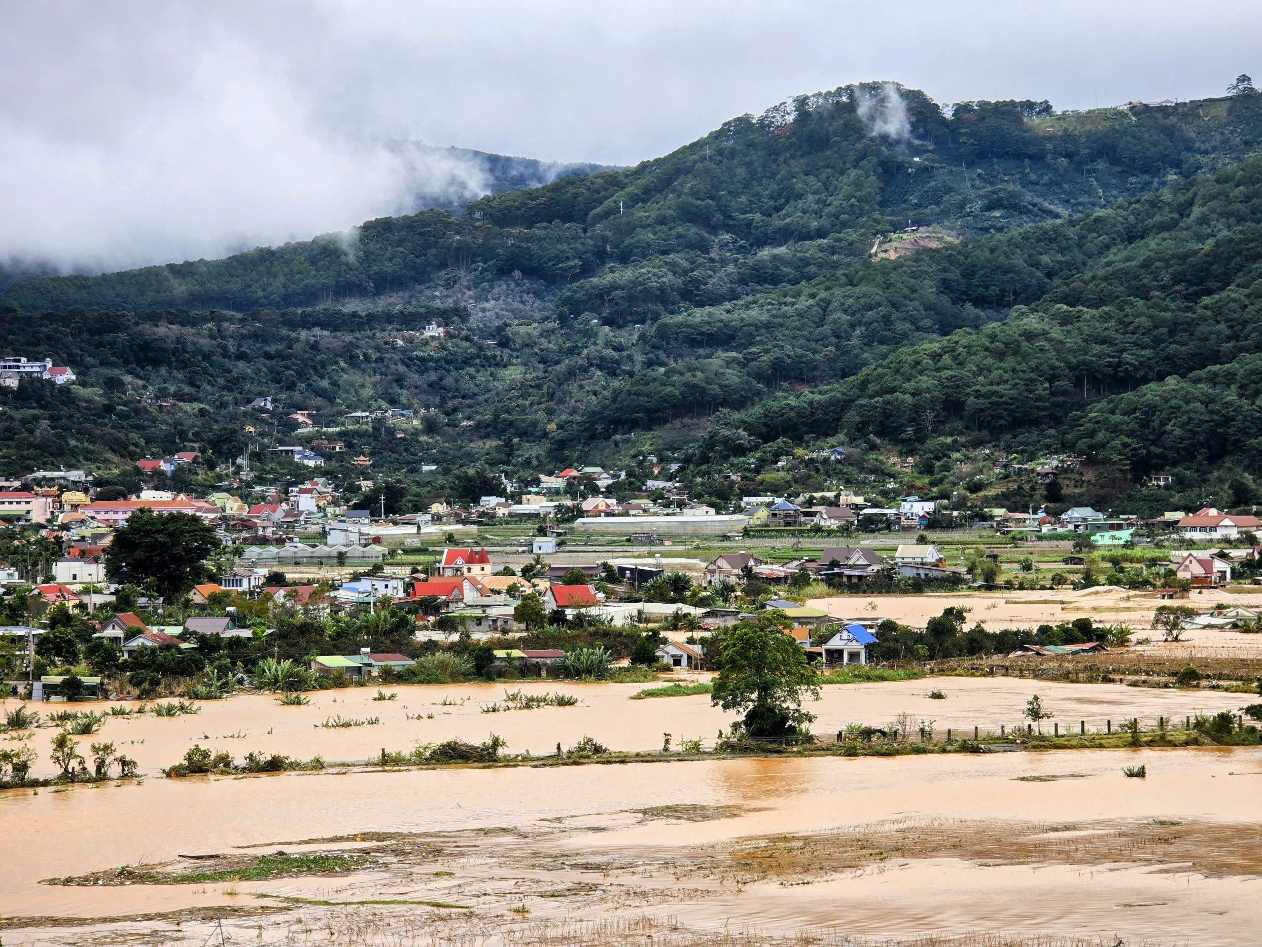 Lâm Đồng yêu cầu các thủy điện trên sông Đồng Nai tạo dung tích phòng lũ - Ảnh 2.