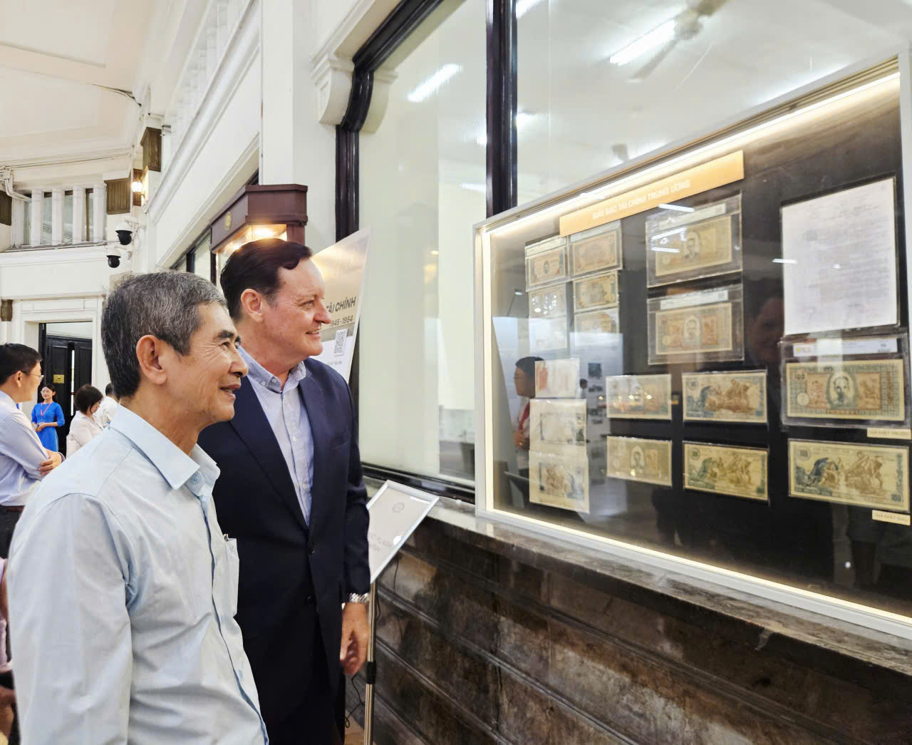 हो ची मिन्ह सिटी में वियतनामी सिक्कों की प्रदर्शनी राष्ट्रीय इतिहास की यात्रा को दर्शाती है - फोटो 13. Triển lãm Đồng tiền Việt Nam tại TP HCM khám phá Hành trình lịch sử dân tộc - Ảnh 13.