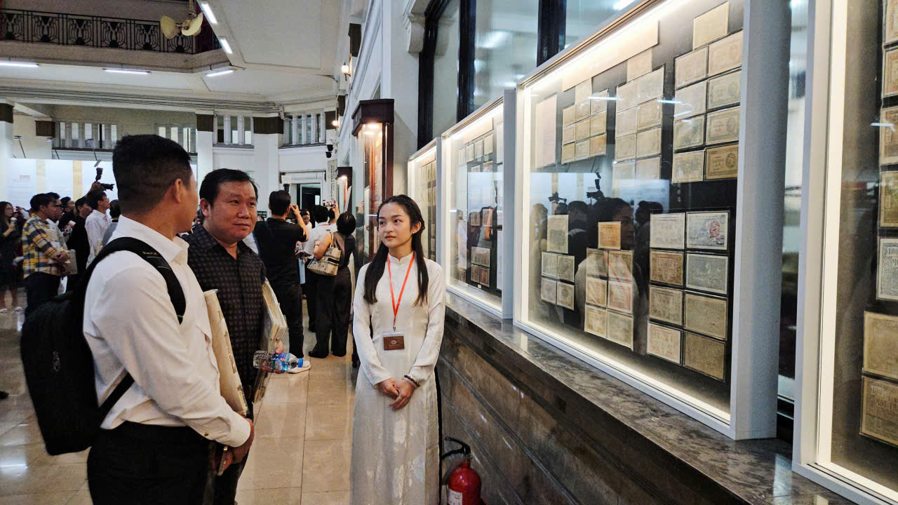 हो ची मिन्ह सिटी में वियतनामी सिक्कों की प्रदर्शनी राष्ट्रीय इतिहास की यात्रा को दर्शाती है - फोटो 7. Triển lãm Đồng tiền Việt Nam tại TP HCM khám phá Hành trình lịch sử dân tộc - Ảnh 7.