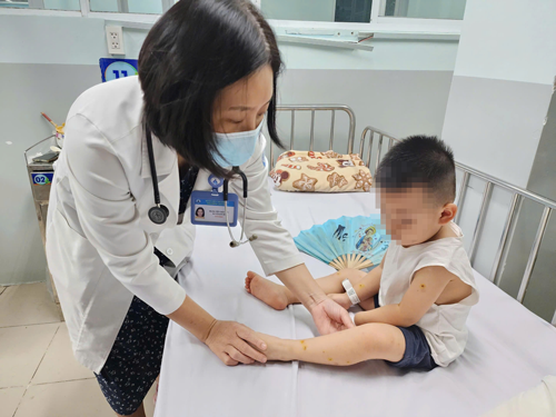 Cảnh báo dịch bệnh truyền nhiễm rình rập - Ảnh 1. Cảnh báo dịch bệnh truyền nhiễm rình rập - Ảnh 1.