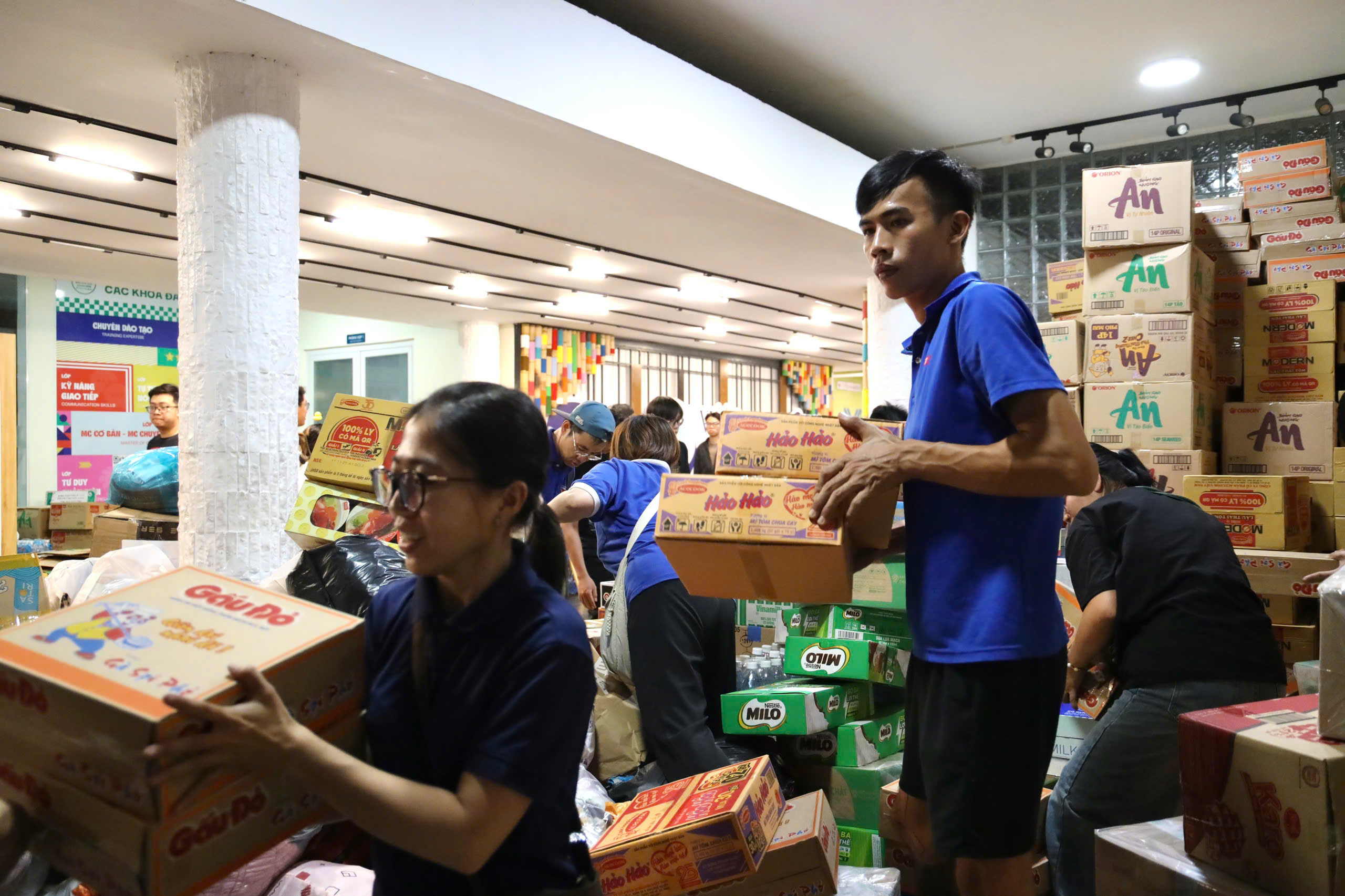 TPHCM không ngủ vì miền Trung thân yêu - Ảnh 26.