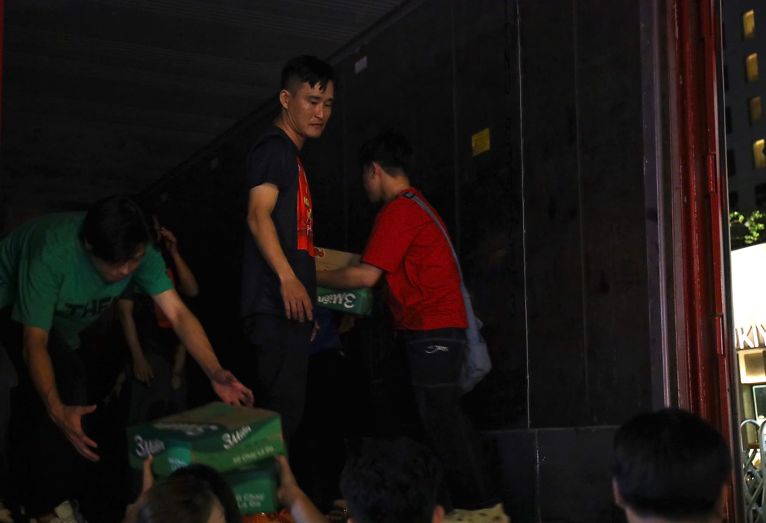 TPHCM không ngủ vì miền Trung thân yêu - Ảnh 25.