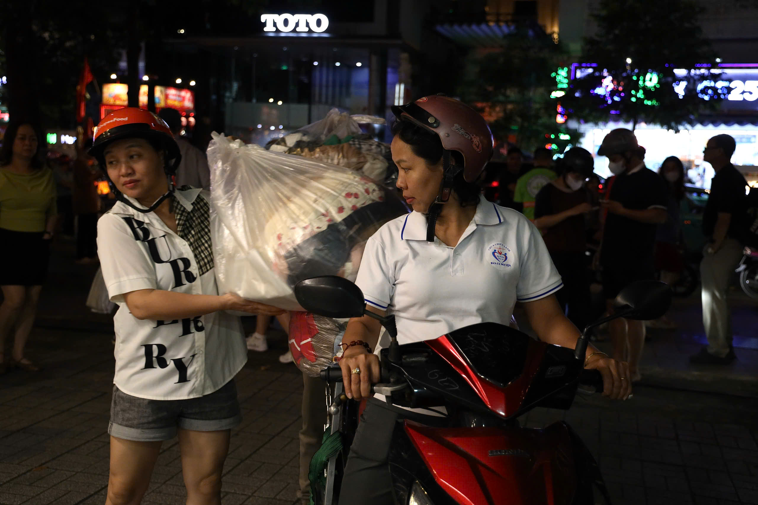 TPHCM không ngủ vì miền Trung thân yêu - Ảnh 21.