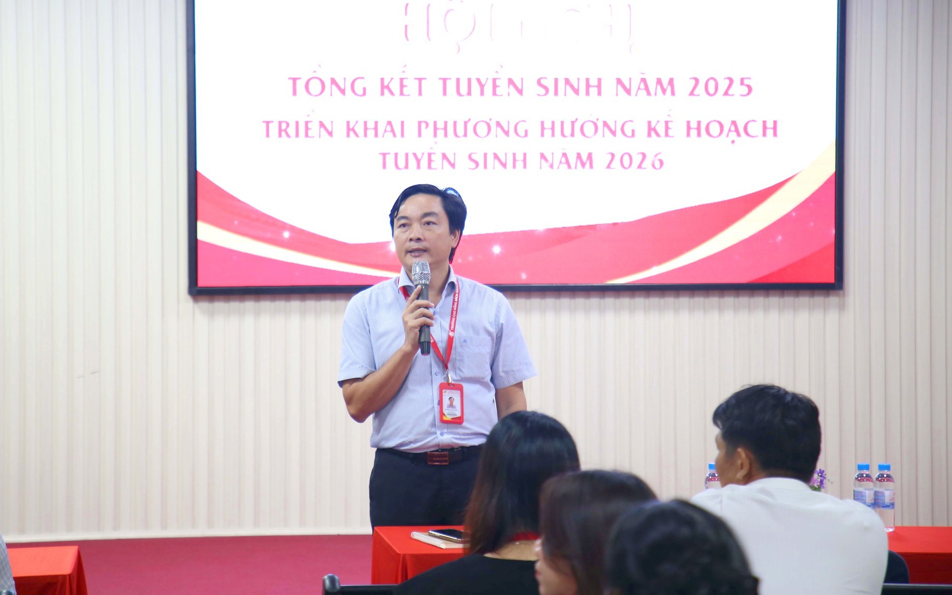 Những lời kêu gọi ấm lòng giúp sinh viên vùng lũ an tâm  - Ảnh 3.