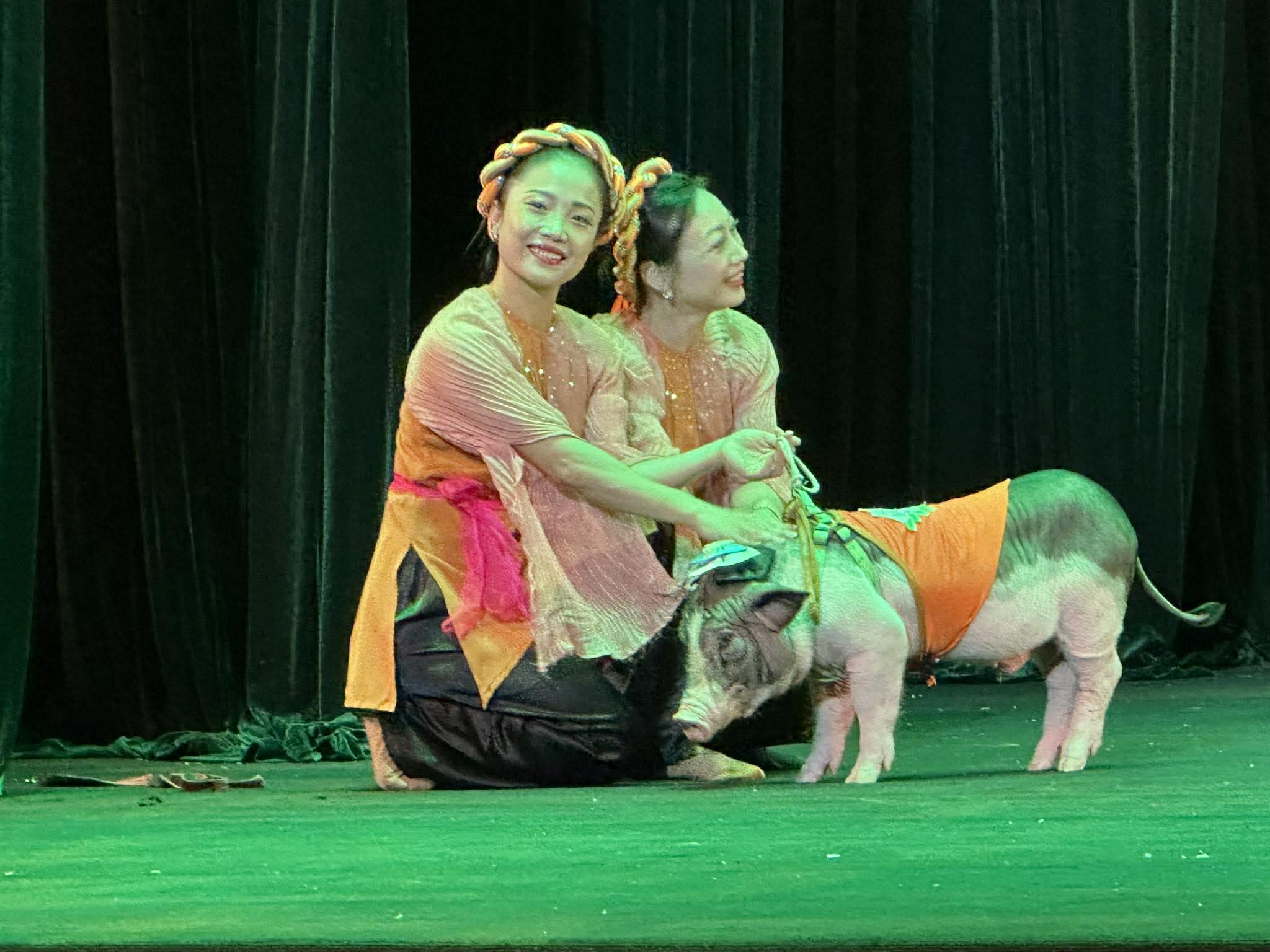 "Nghêu Sò Ốc Hến" được kể bằng nghệ thuật xiếc, tạo tiếng cười trong không gian thử nghiệm - Ảnh 2.