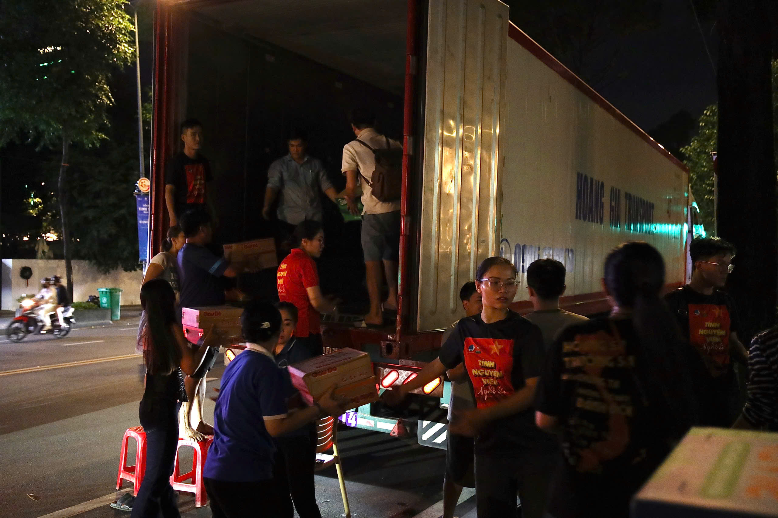 TPHCM không ngủ vì miền Trung thân yêu - Ảnh 23.