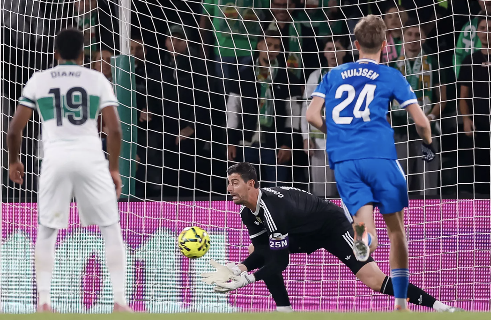 Jude Bellingham giúp Real Madrid đòi ngôi đầu La Liga - Ảnh 1.