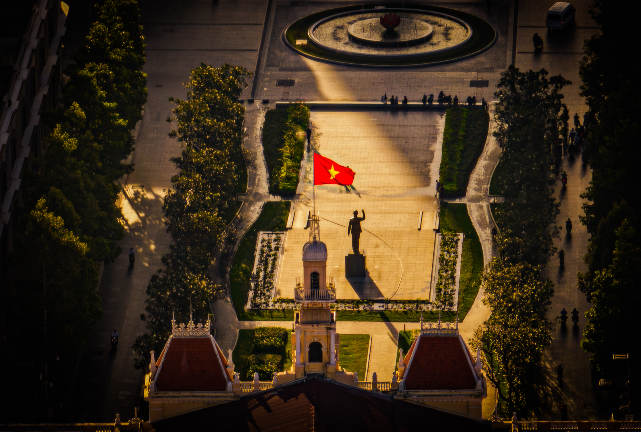 Ảnh đẹp trong tuần: Triệu trái tim dưới màu cờ đỏ thắm - Ảnh 1.