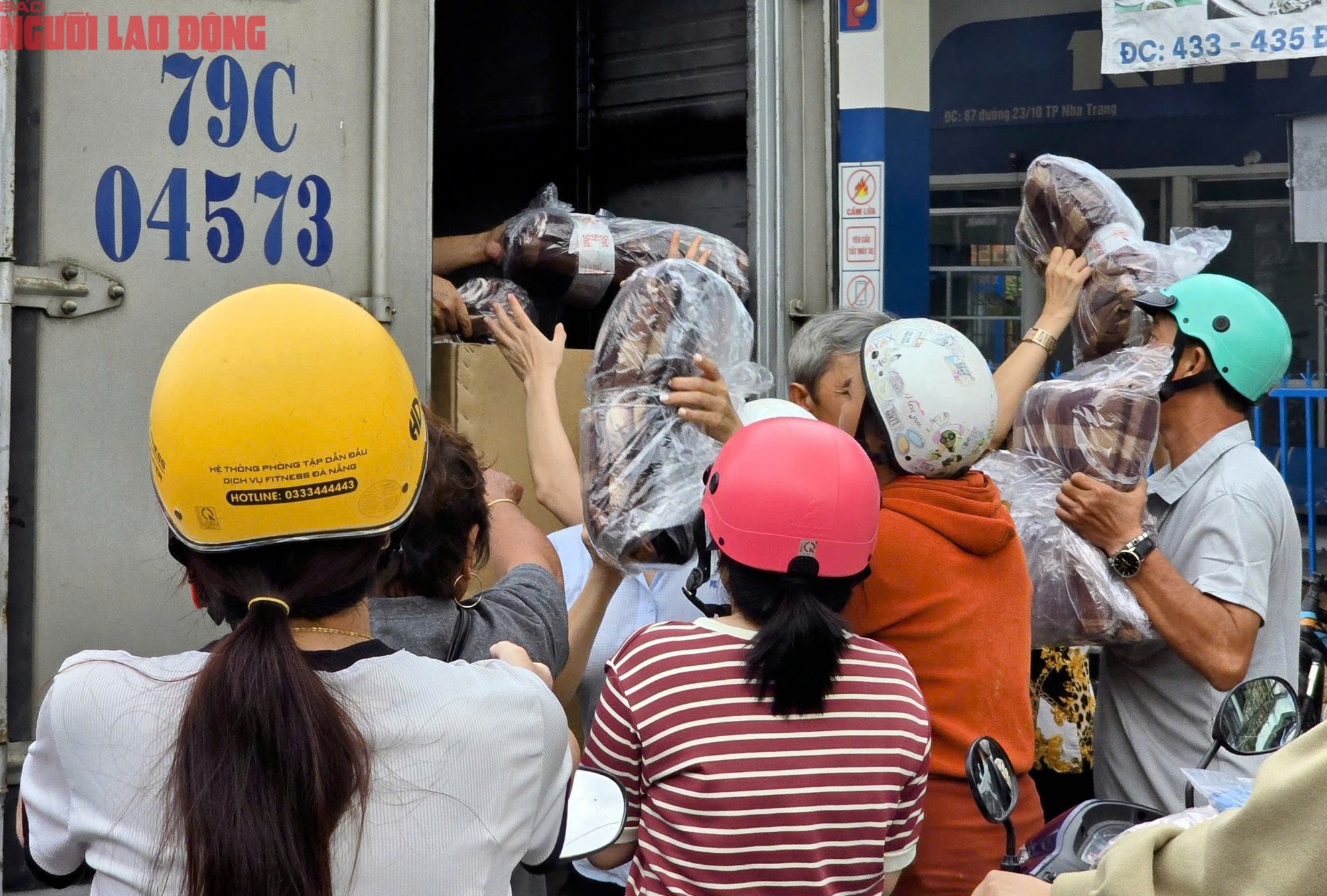 Nhiều tuyến đường Nha Trang còn "ngập" trong rác - Ảnh 13.