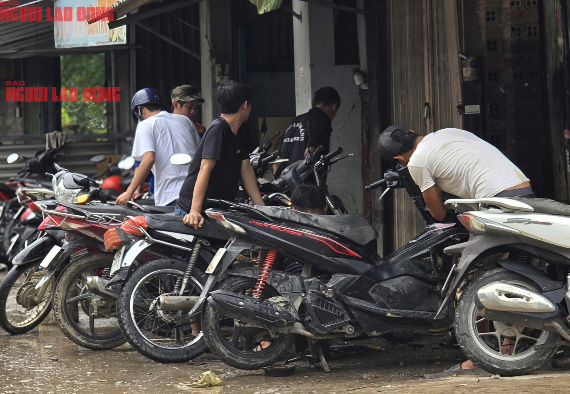 Nhiều tuyến đường Nha Trang còn "ngập" trong rác - Ảnh 10.