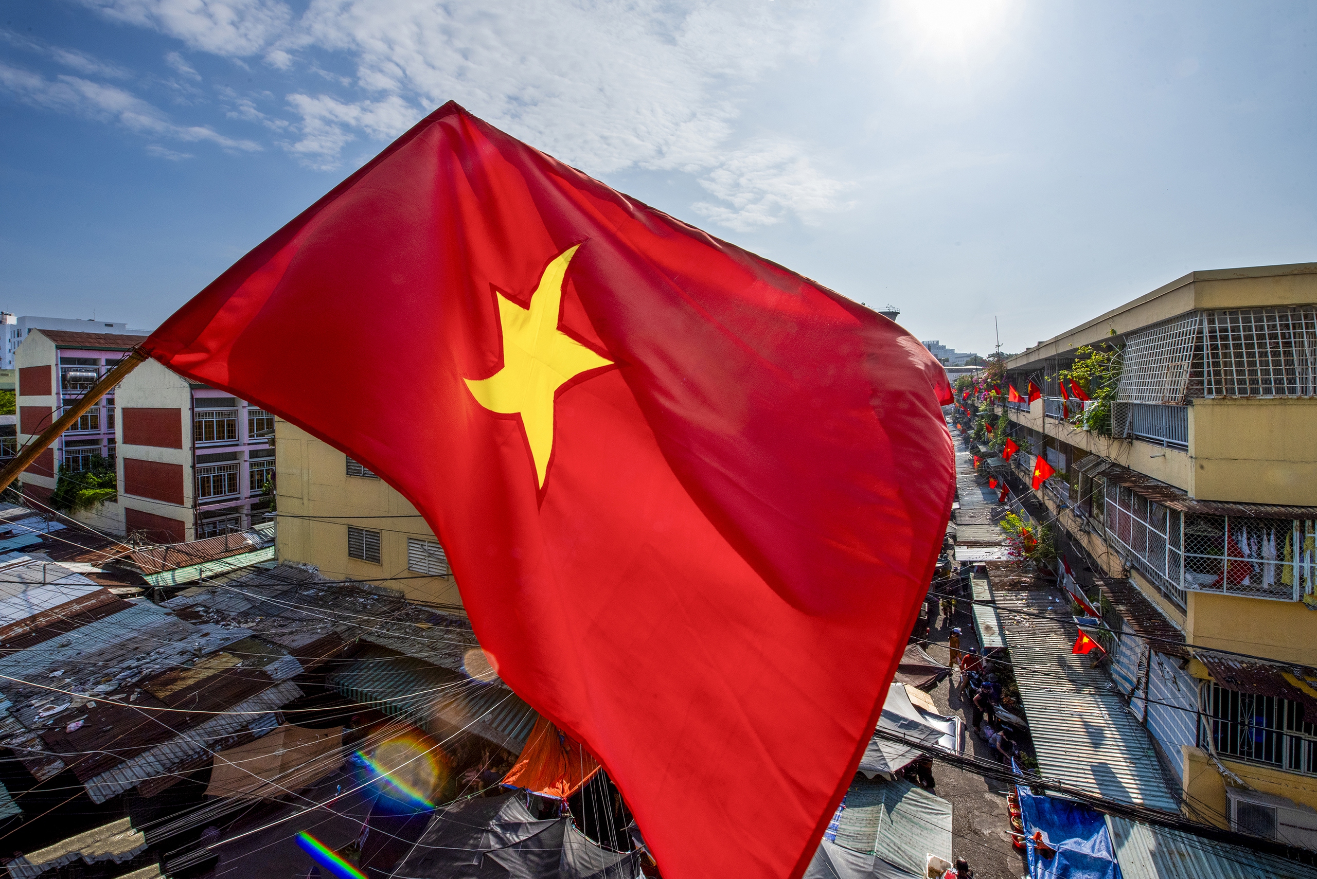 Ảnh đẹp trong tuần: Triệu trái tim dưới màu cờ đỏ thắm - Ảnh 5.