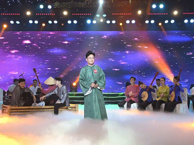 Vân Khải Minh: “Giải thưởng Ca sĩ triển vọng” giúp tôi tự tin hơn trên con đường âm nhạc” - Ảnh 1.