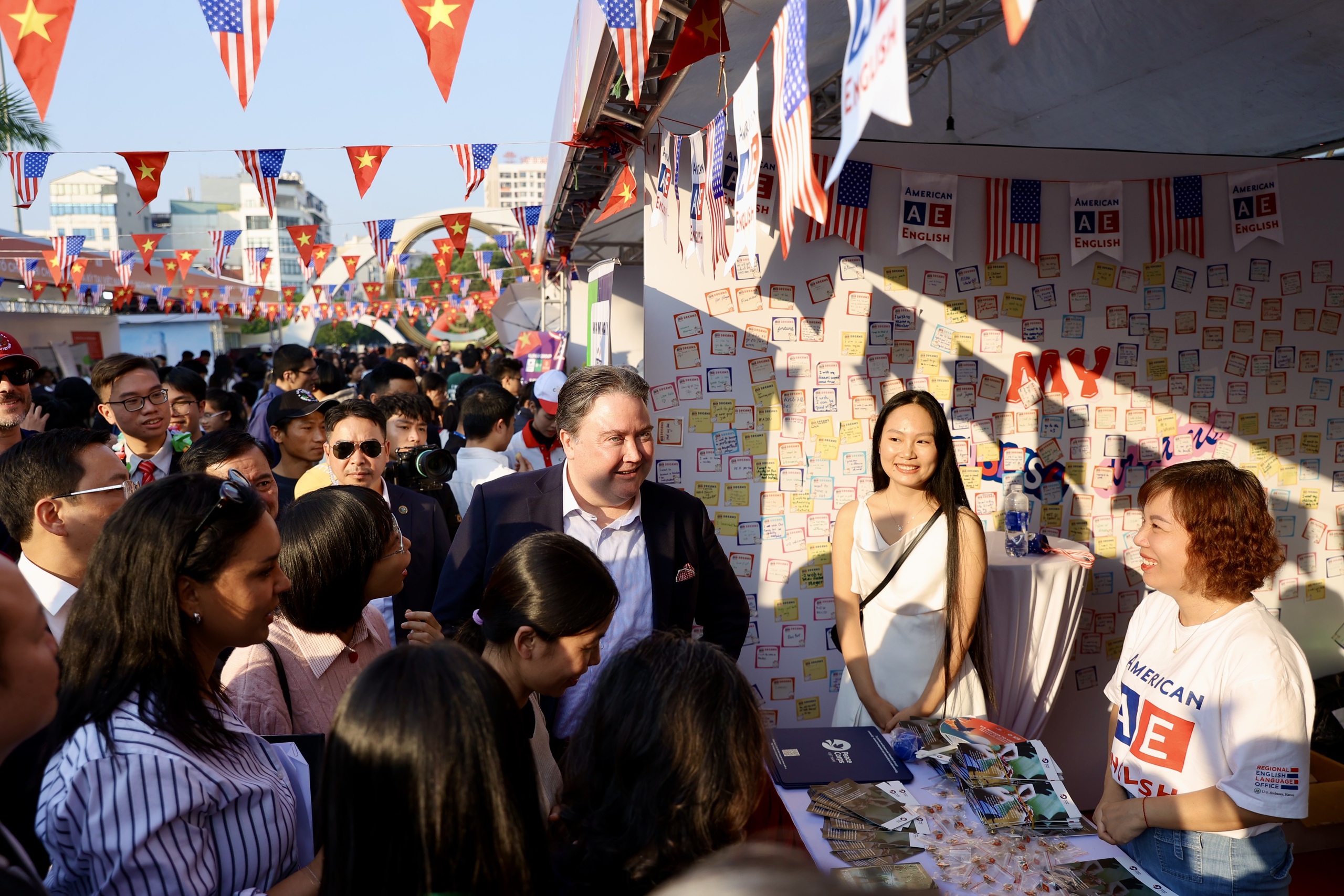 Tưng bừng giao lưu hữu nghị Việt Nam - Mỹ - Ảnh 8.