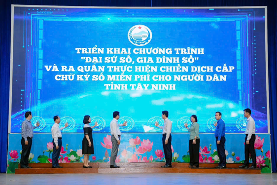 Thúc đẩy đổi mới sáng tạo, nâng cao chất lượng tăng trưởng - Ảnh 1. Thúc đẩy đổi mới sáng tạo, nâng cao chất lượng tăng trưởng - Ảnh 1.