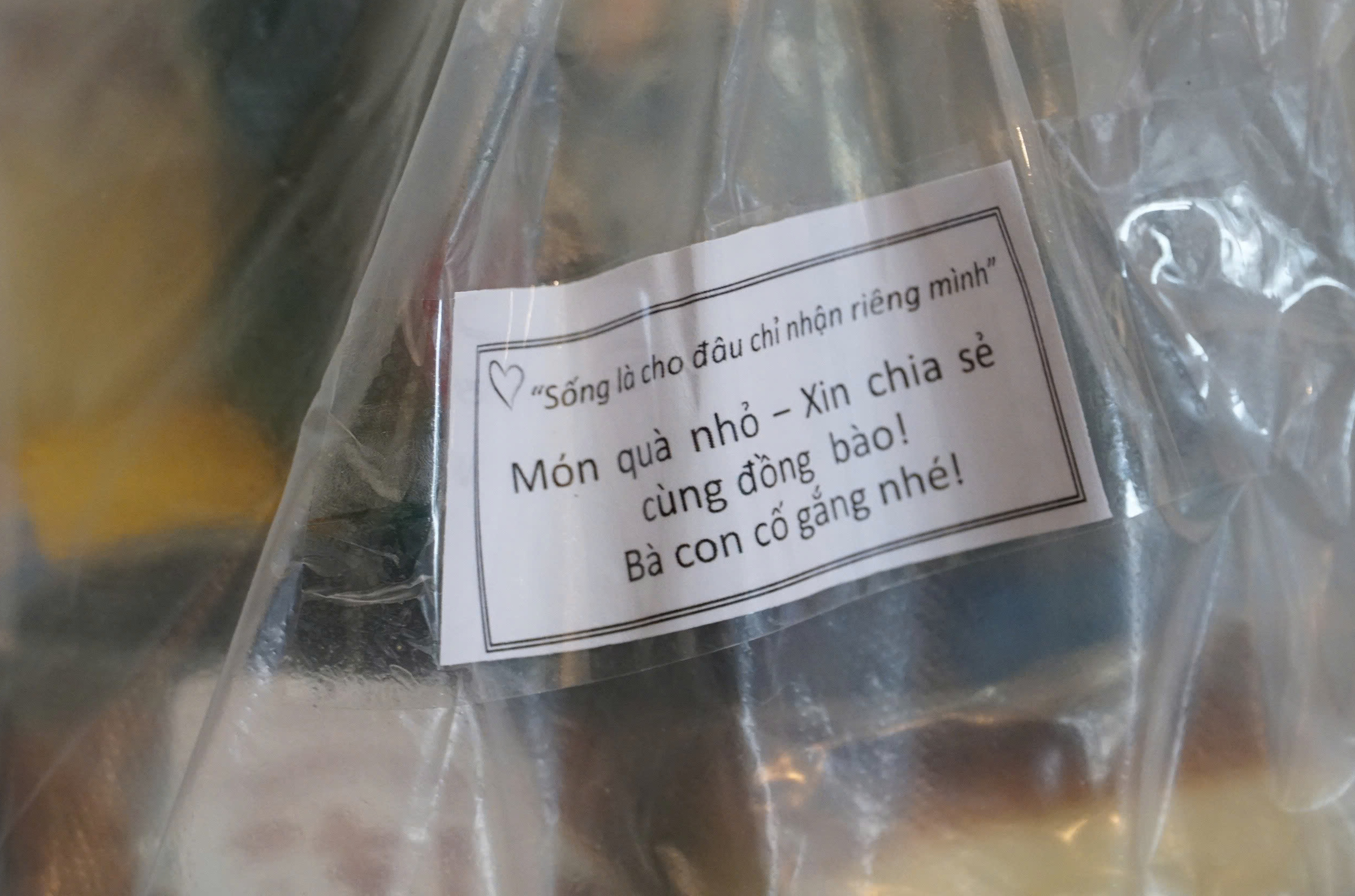 Đà Nẵng chung tay cứu trợ đồng bào vùng lũ Đắk Lắk đầy Xúc động - Ảnh 10. Đà Nẵng chung tay cứu trợ đồng bào vùng lũ Đắk Lắk đầy Xúc động - Ảnh 10.