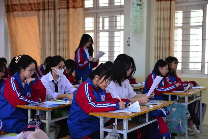 Bộ GD-ĐT đưa giáo dục AI vào trường phổ thông - Ảnh 1.