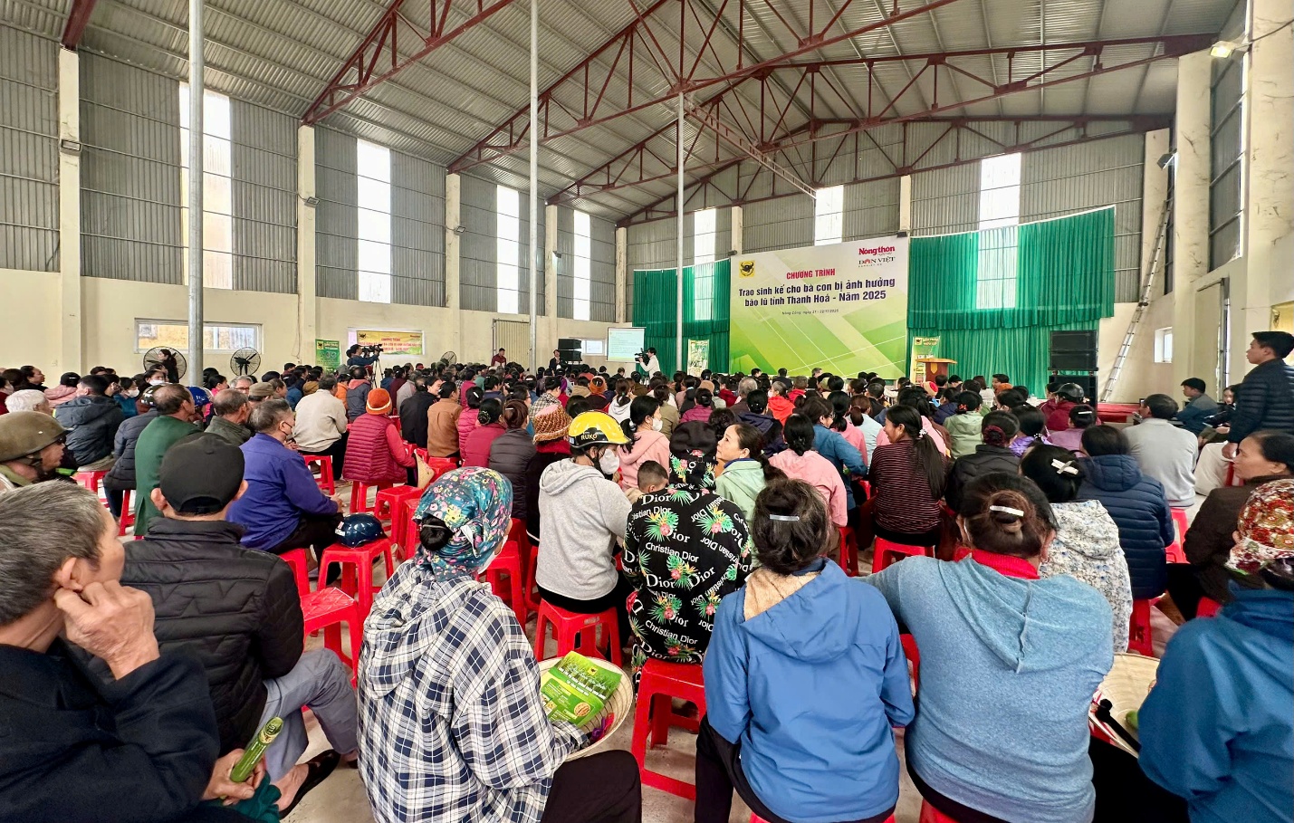 Bình Điền trao 1.600 gói sinh kế giúp nông dân Thanh Hóa tái thiết sản xuất sau bão lũ - Ảnh 4.