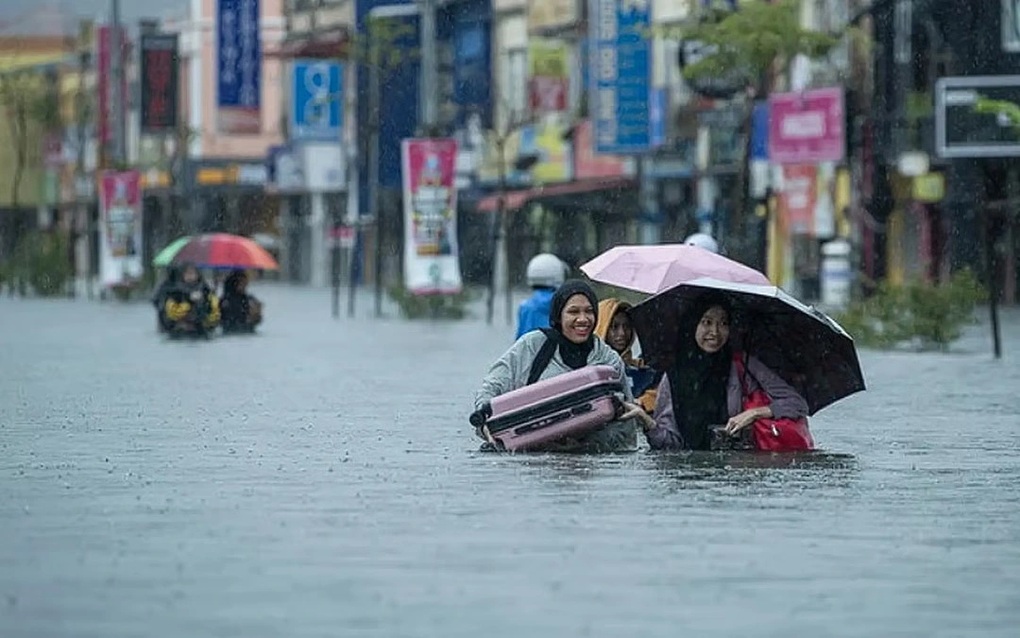 Thái Lan, Malaysia chật vật vì lũ lụt - Ảnh 1.
