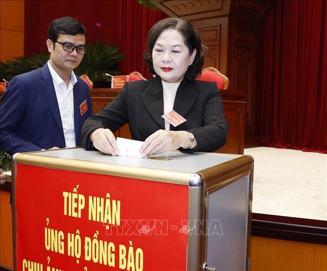 Tổng Bí thư Tô Lâm và các đại biểu quyên góp, ủng hộ đồng bào chịu ảnh hưởng bởi bão lũ - Ảnh 7.