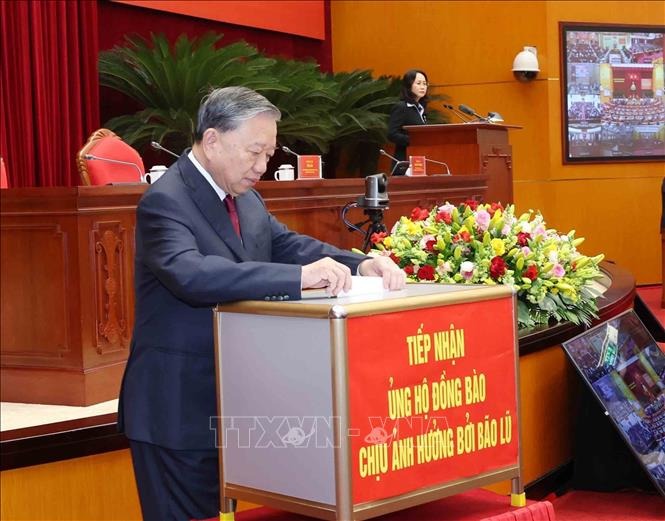 Tổng Bí thư Tô Lâm và các đại biểu quyên góp, ủng hộ đồng bào chịu ảnh hưởng bởi bão lũ - Ảnh 3.