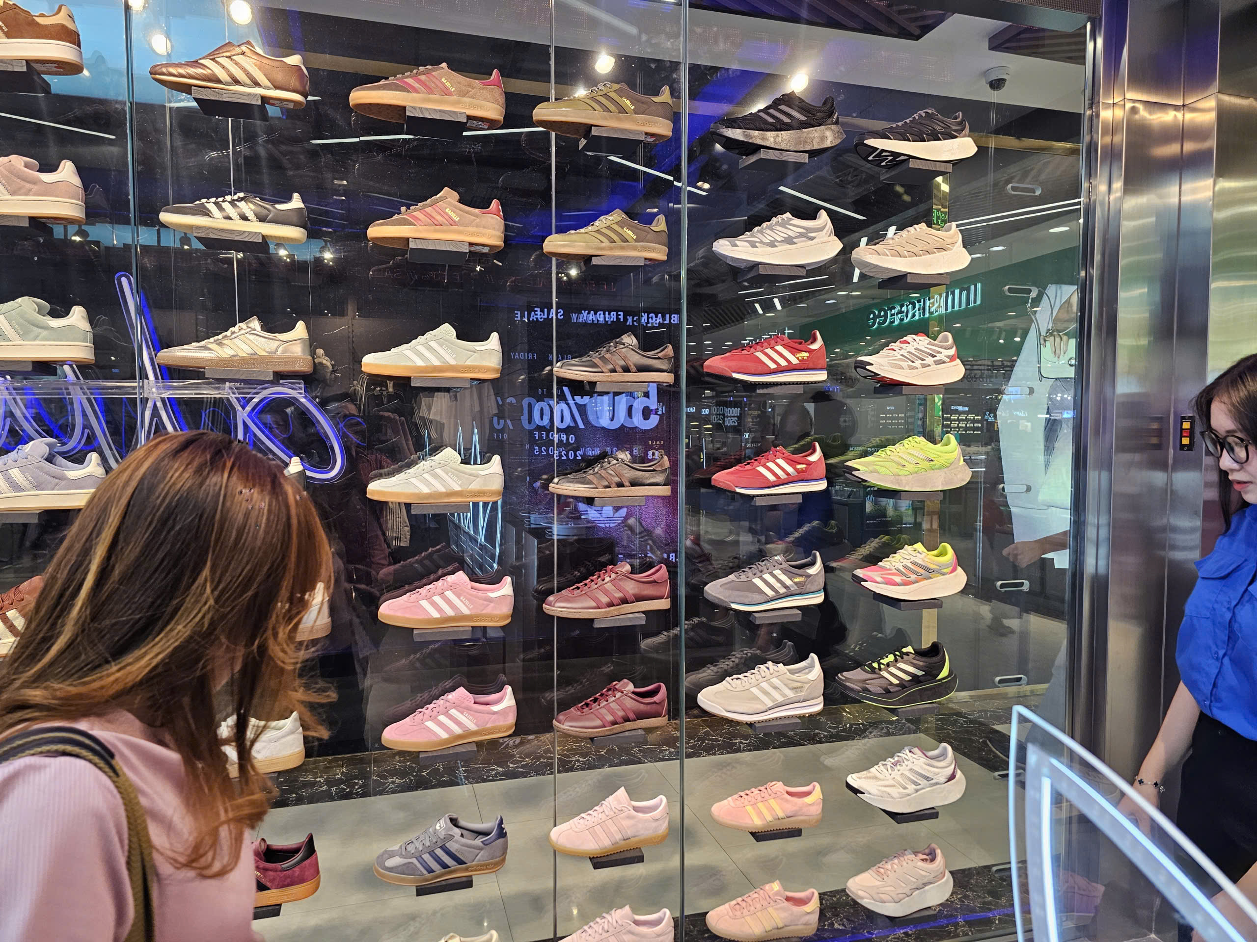 Người tiêu dùng lắc đầu với Black Friday - Ảnh 4.