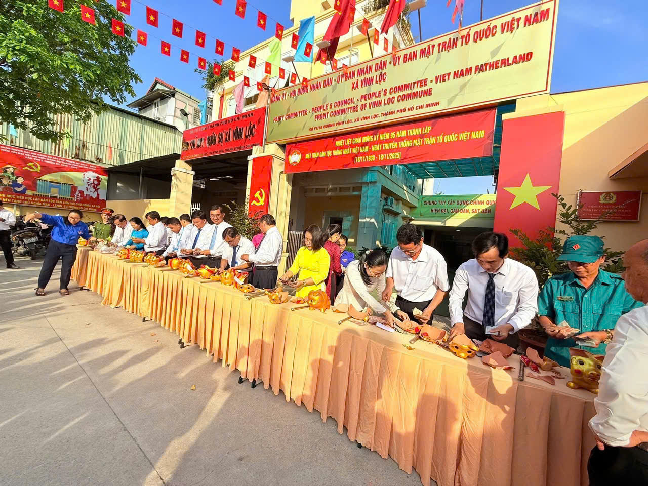 Ba xã Vĩnh Lộc đến Tân Nhựt, Bình Lợi: Nghĩa tình dồn về miền Trung - Ảnh 3.