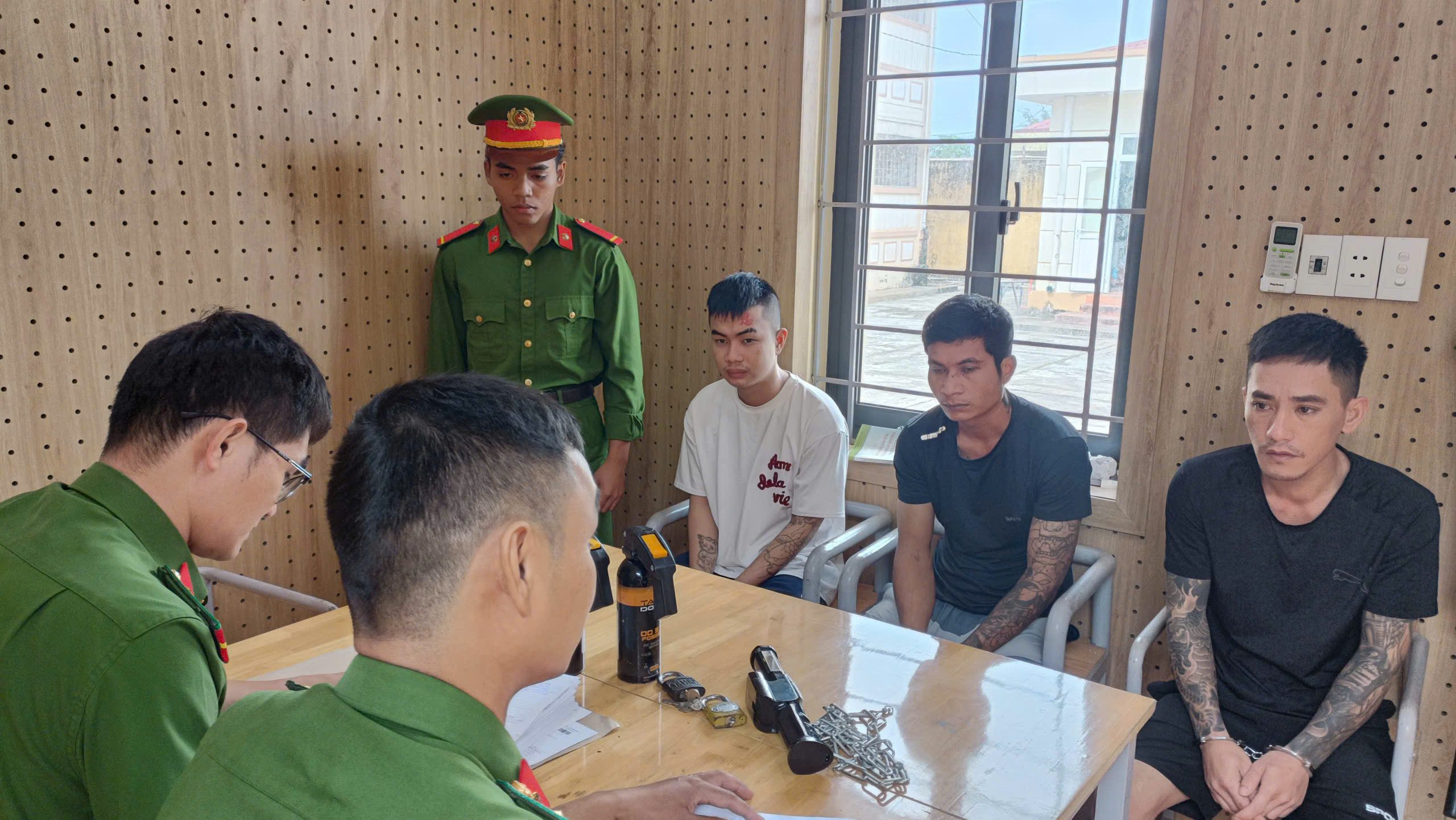 Tra tấn nữ nhân viên Karaoke Tại Đắk Lắk: Cuộc sống kinh hoàng của nạn nhân - Ảnh 1.