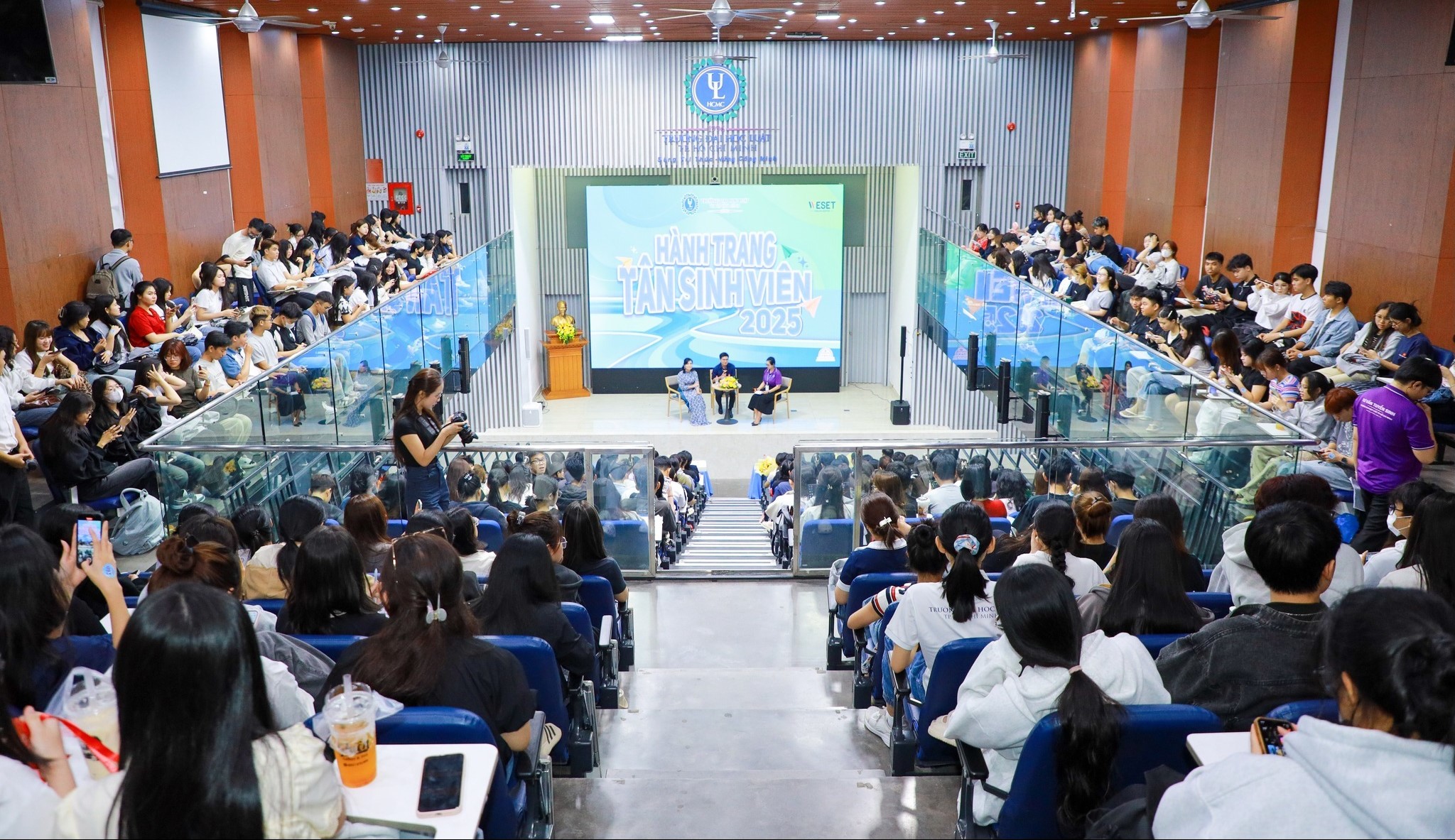 Nửa thế kỷ vươn mình của Trường ĐH Luật TP HCM - Ảnh 13.