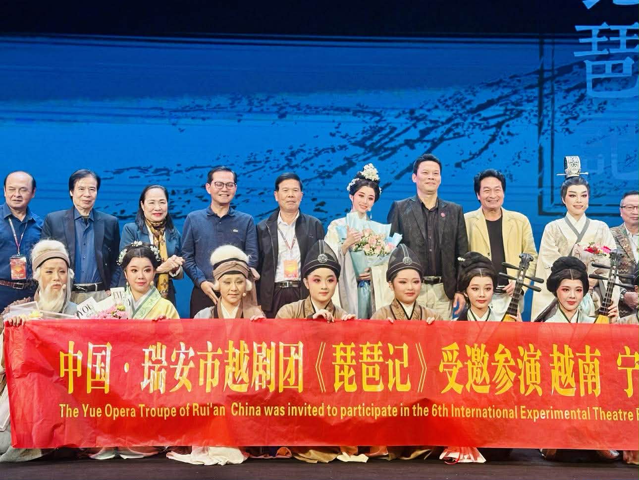 "Tỳ bà ký" toàn nữ bang Việt kịch Trung Hoa chinh phục khán giả Liên hoan sân khấu thử nghiệm - Ảnh 1.