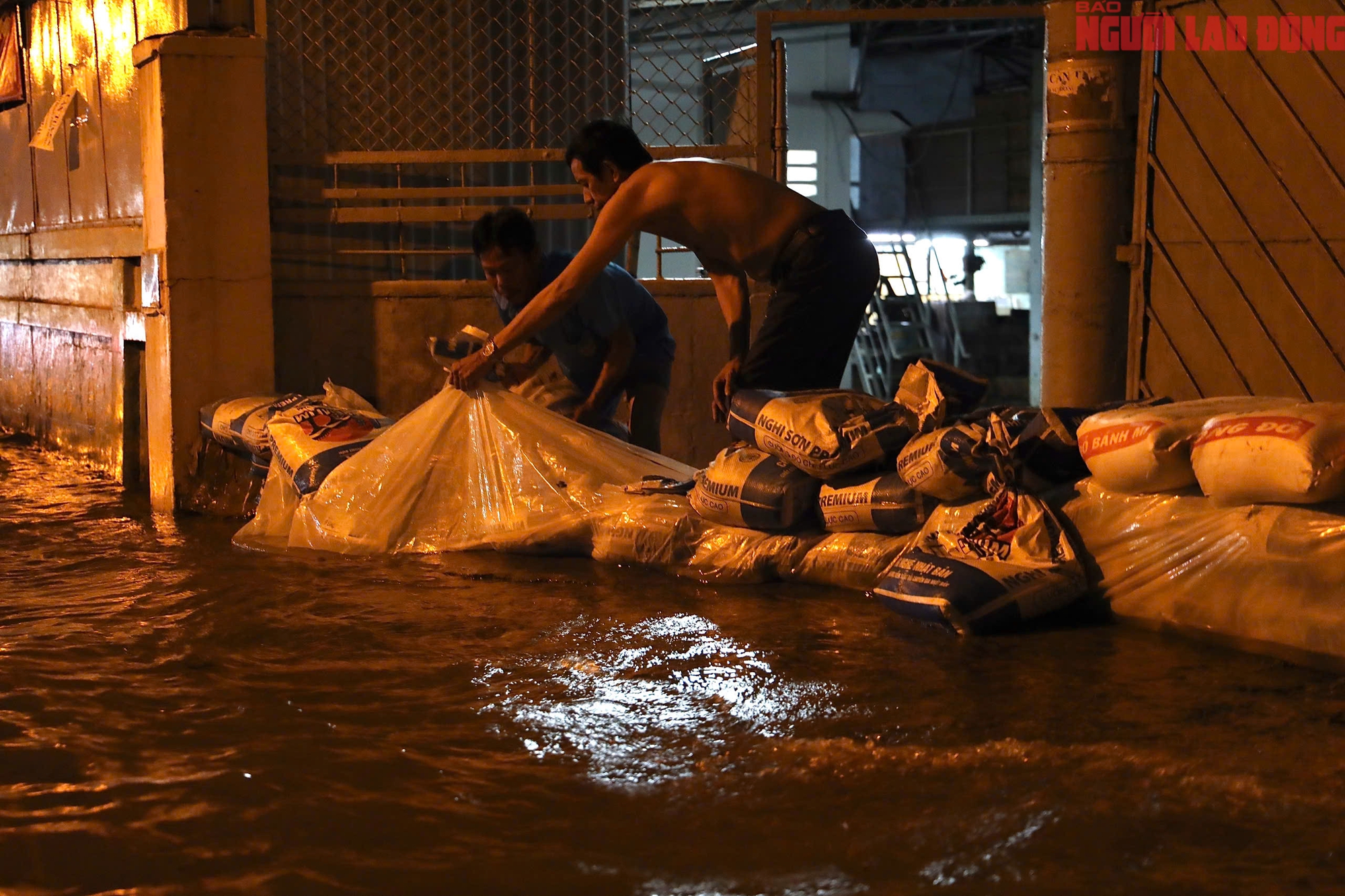 TPHCM: Cảnh báo triều cường trên sông Sài Gòn - Ảnh 1.