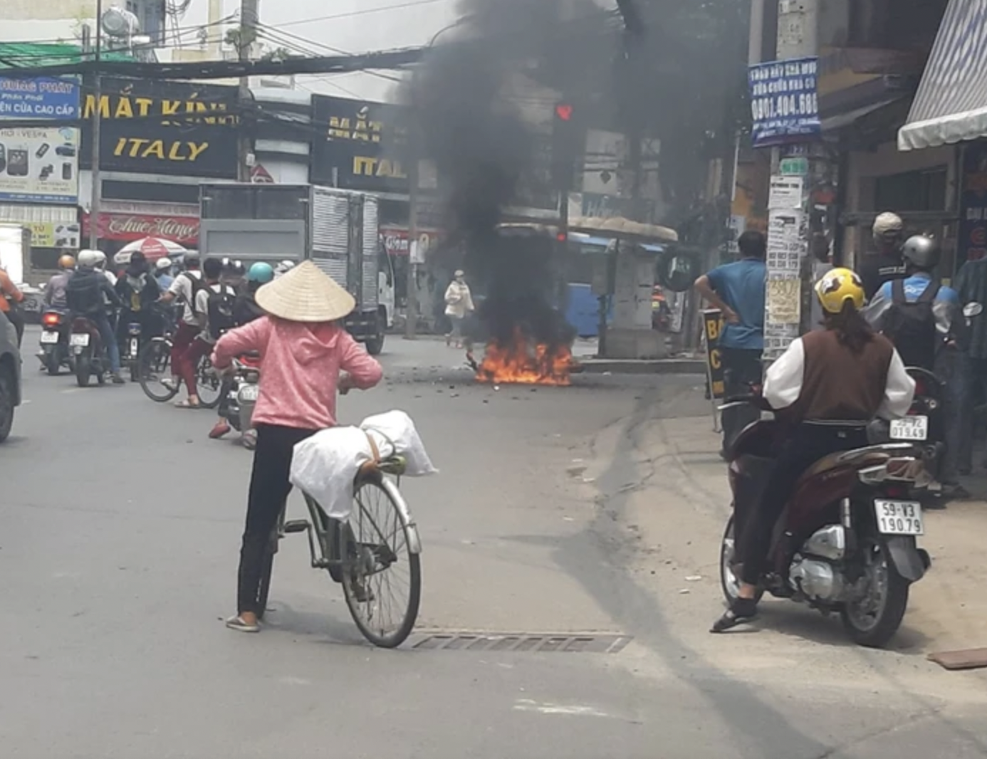 TPHCM: Cử tri băn khoăn khi sử dụng xe máy điện - Ảnh 1.