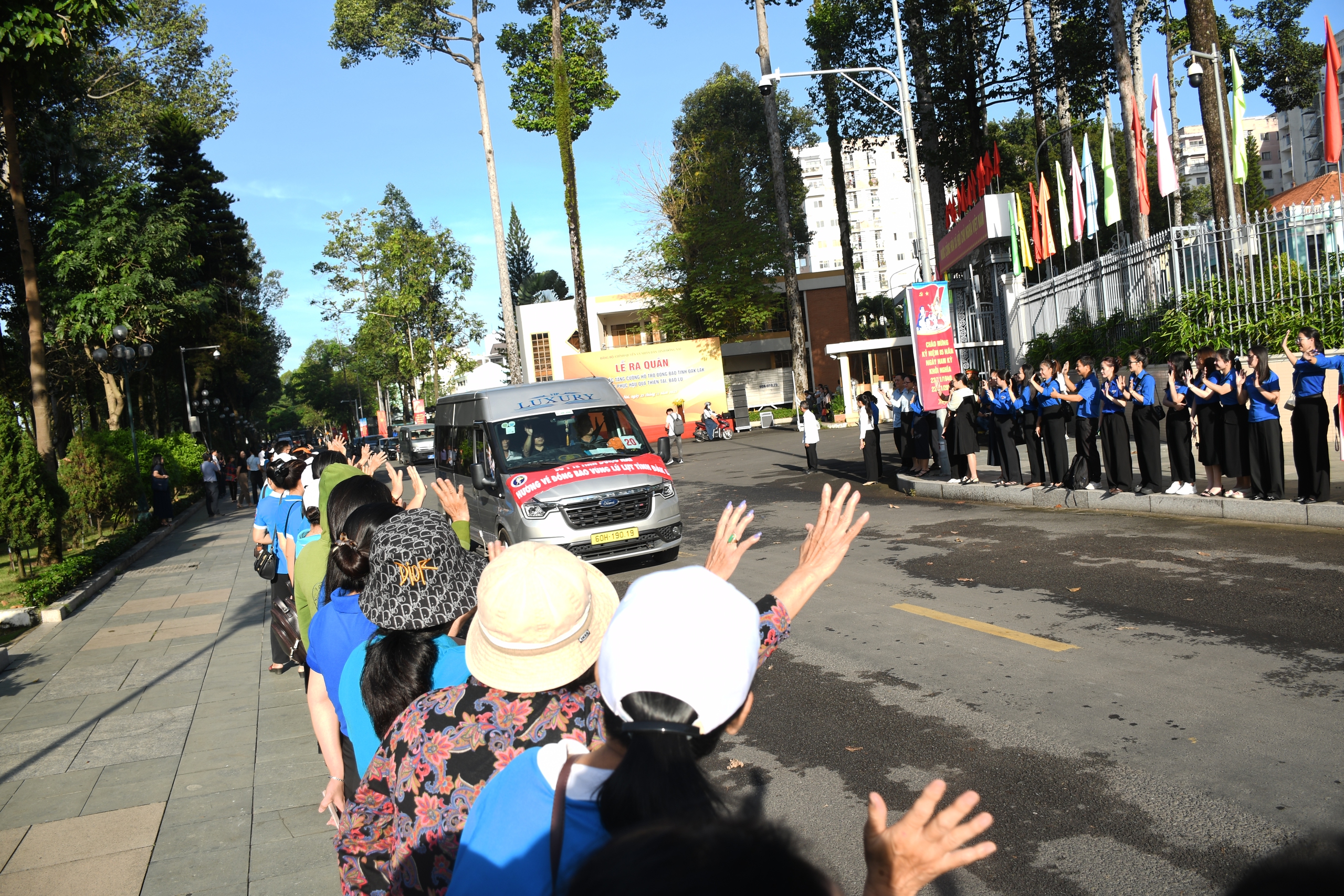 Đồng Nai hỗ trợ Đắk Lắk khắc phục thiên tai với hàng trăm người và vật phẩm cứu trợ - Ảnh 7. Đồng Nai hỗ trợ Đắk Lắk khắc phục thiên tai với hàng trăm người và vật phẩm cứu trợ - Ảnh 7.