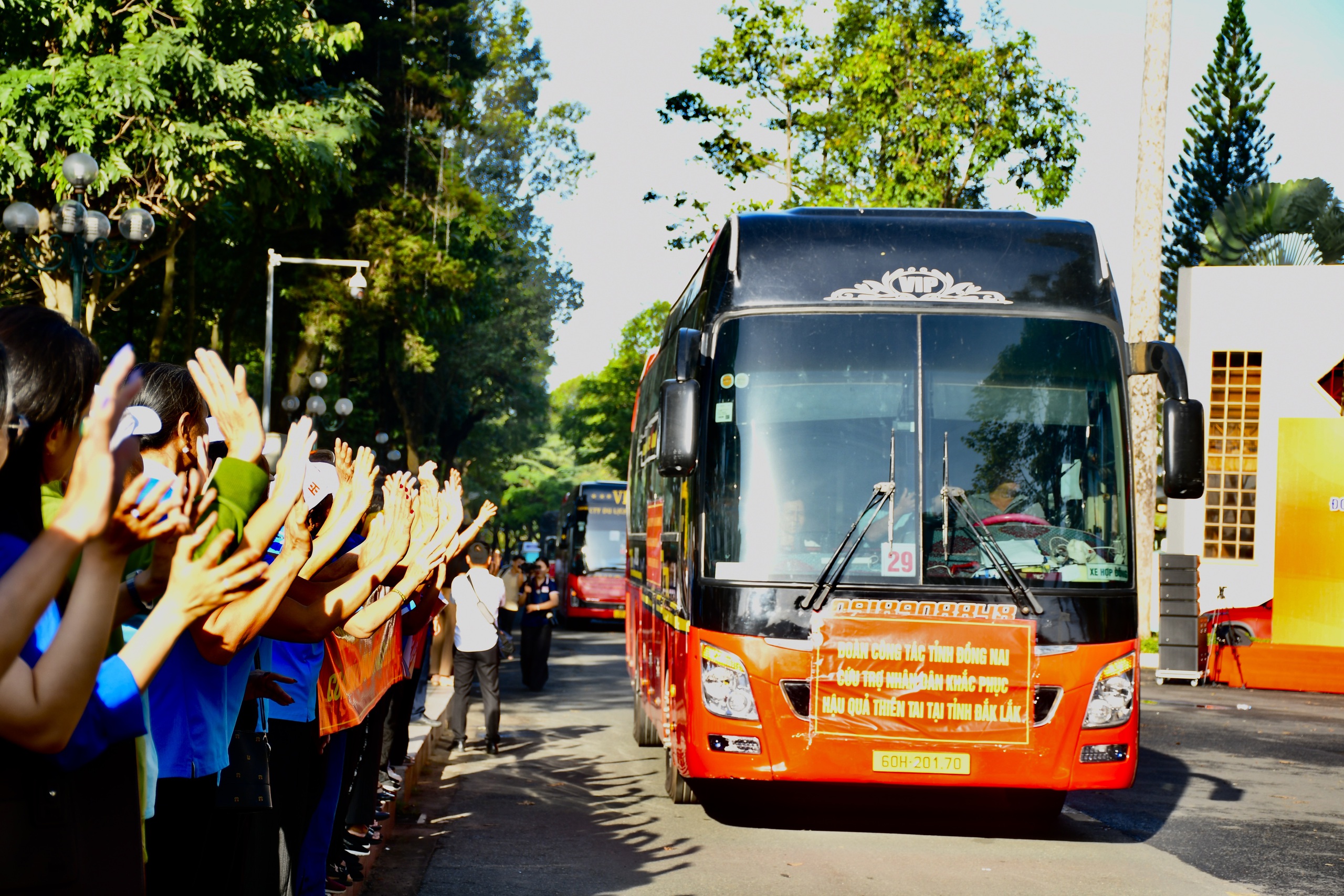 Đồng Nai hỗ trợ Đắk Lắk khắc phục thiên tai với hàng trăm người và vật phẩm cứu trợ - Ảnh 8. Đồng Nai hỗ trợ Đắk Lắk khắc phục thiên tai với hàng trăm người và vật phẩm cứu trợ - Ảnh 8.