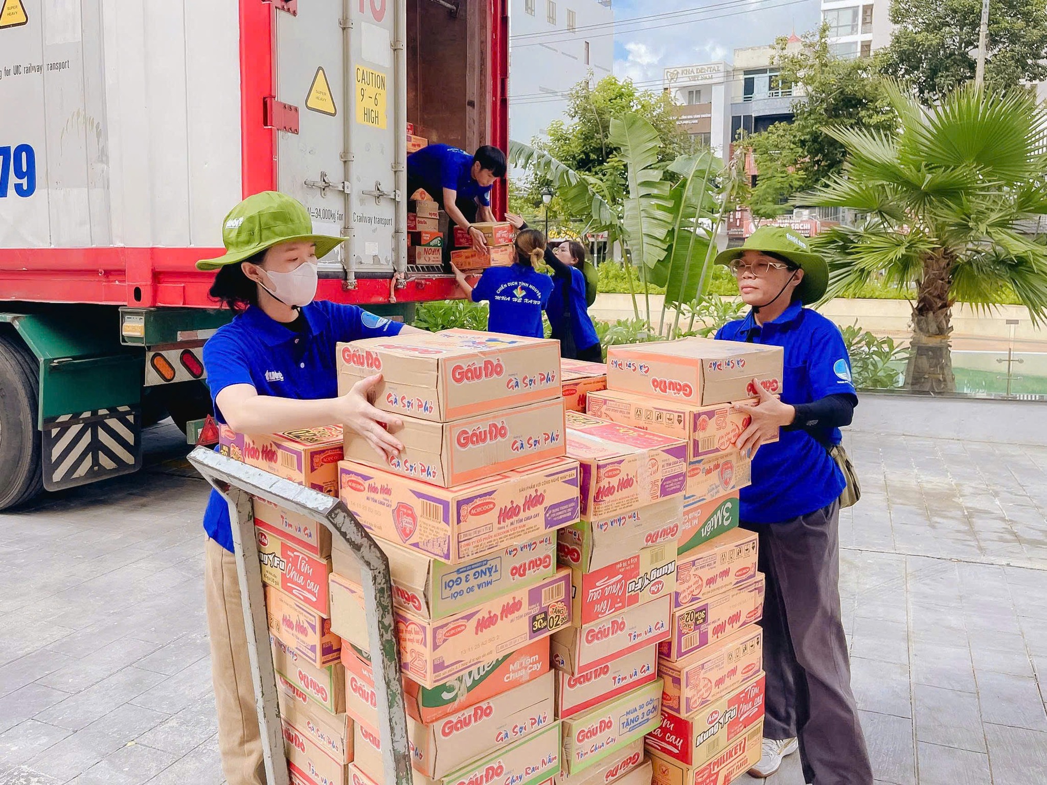 TPHCM hỗ trợ tỉnh Đắk Lắk khắc phục thiệt hại do mưa lũ - Ảnh 2.