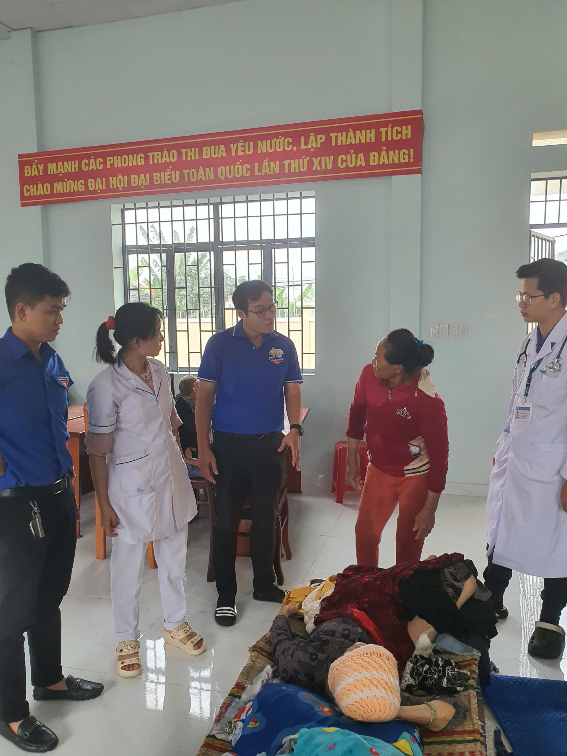 Bác sĩ trẻ kể chuyện chi viện Khánh Hòa sau mưa lũ - Ảnh 3.