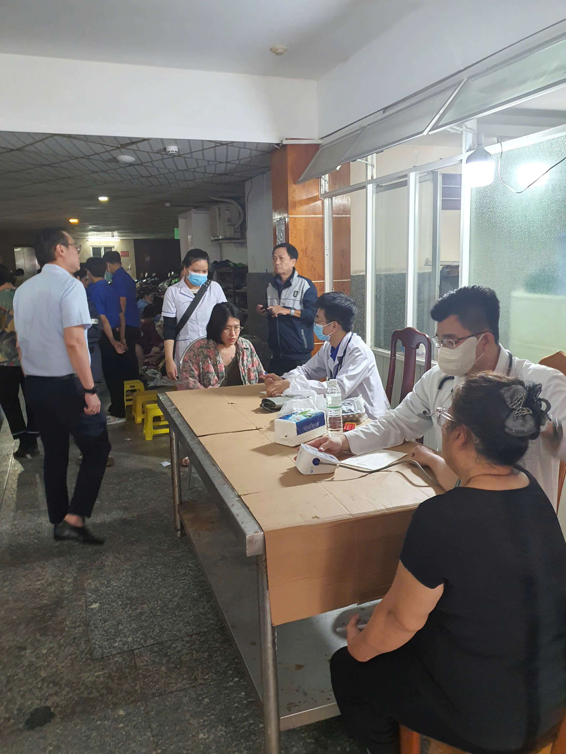 Bác sĩ trẻ kể chuyện chi viện Khánh Hòa sau mưa lũ - Ảnh 4.