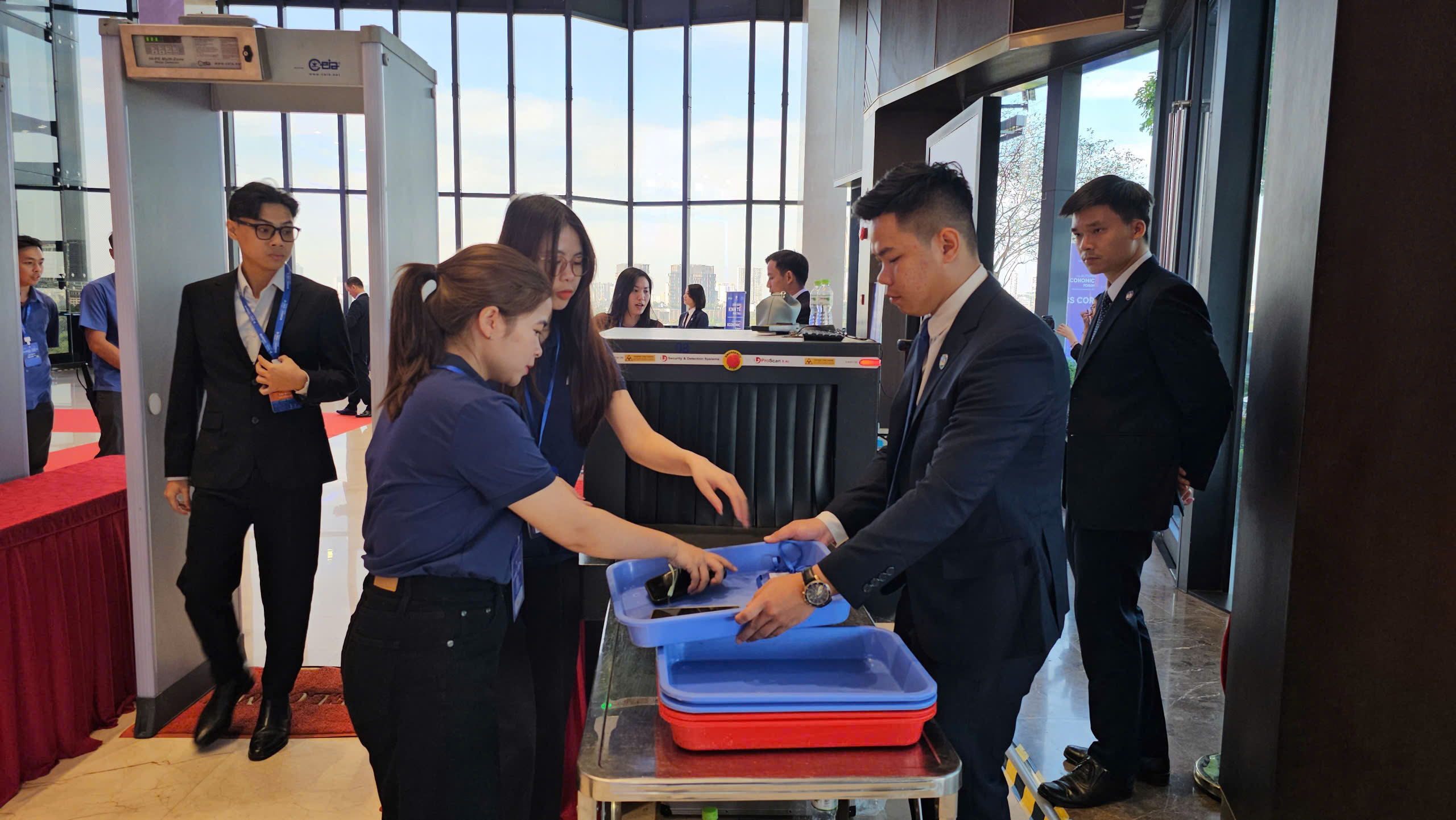 An ninh thắt chặt tại Diễn đàn Kinh tế mùa thu 2025 ở TP HCM - Ảnh 5.