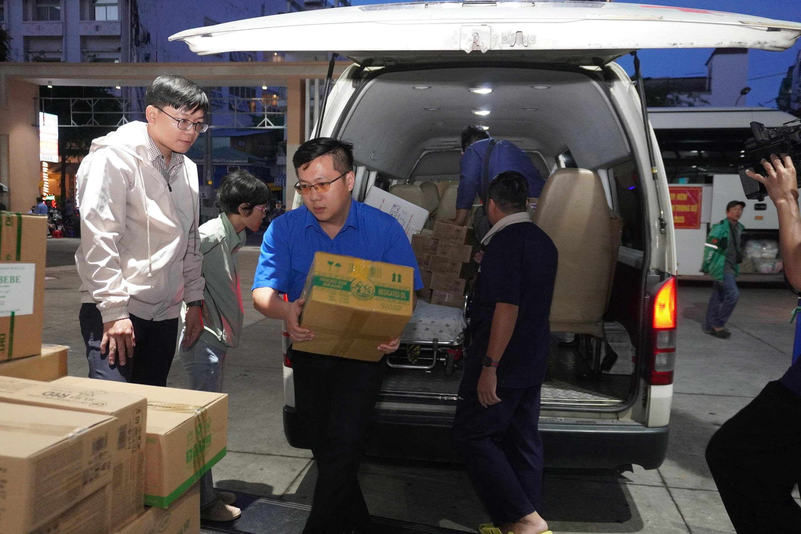 Bác sĩ trẻ kể chuyện chi viện Khánh Hòa sau mưa lũ - Ảnh 2.